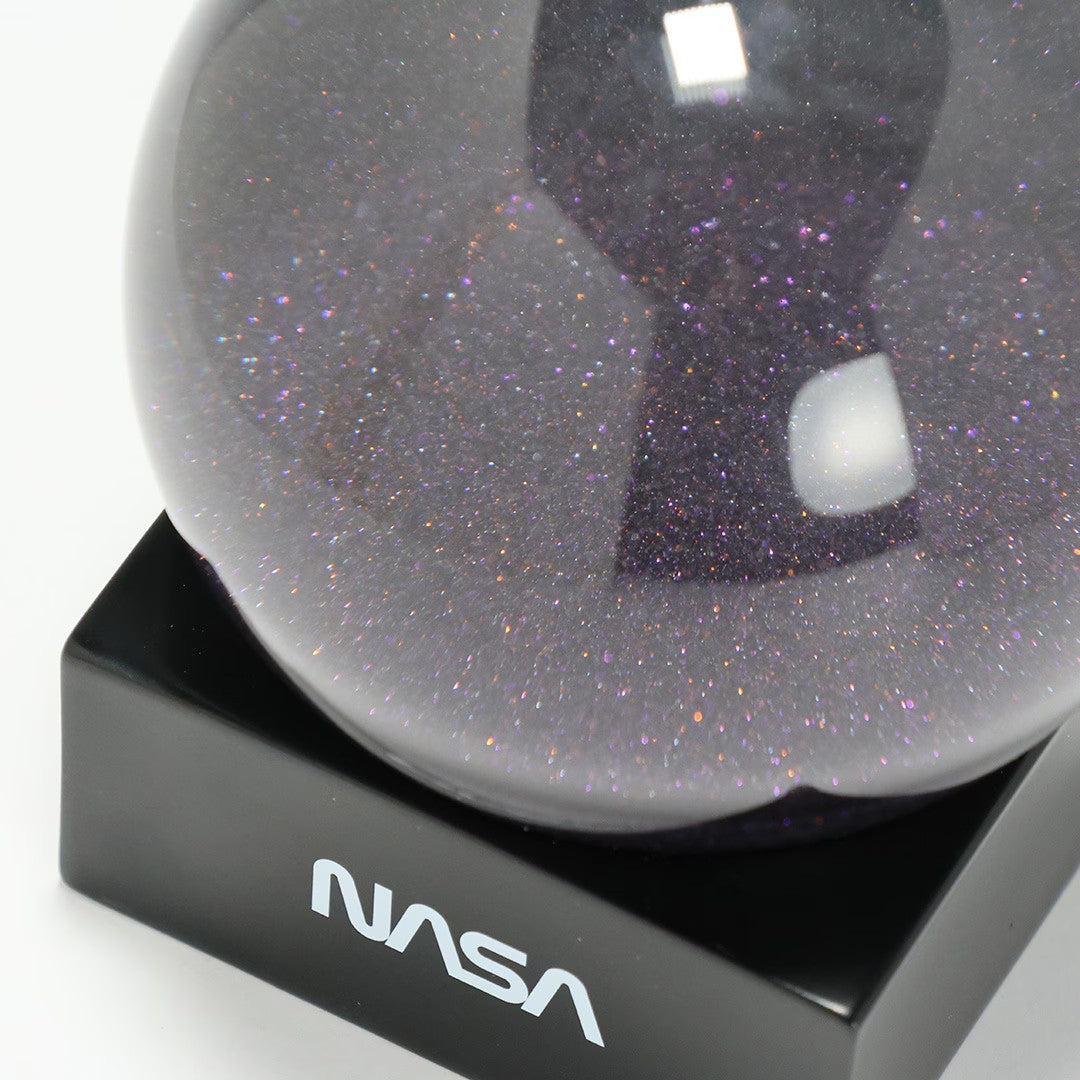 NASA Snow Globe　Nebula