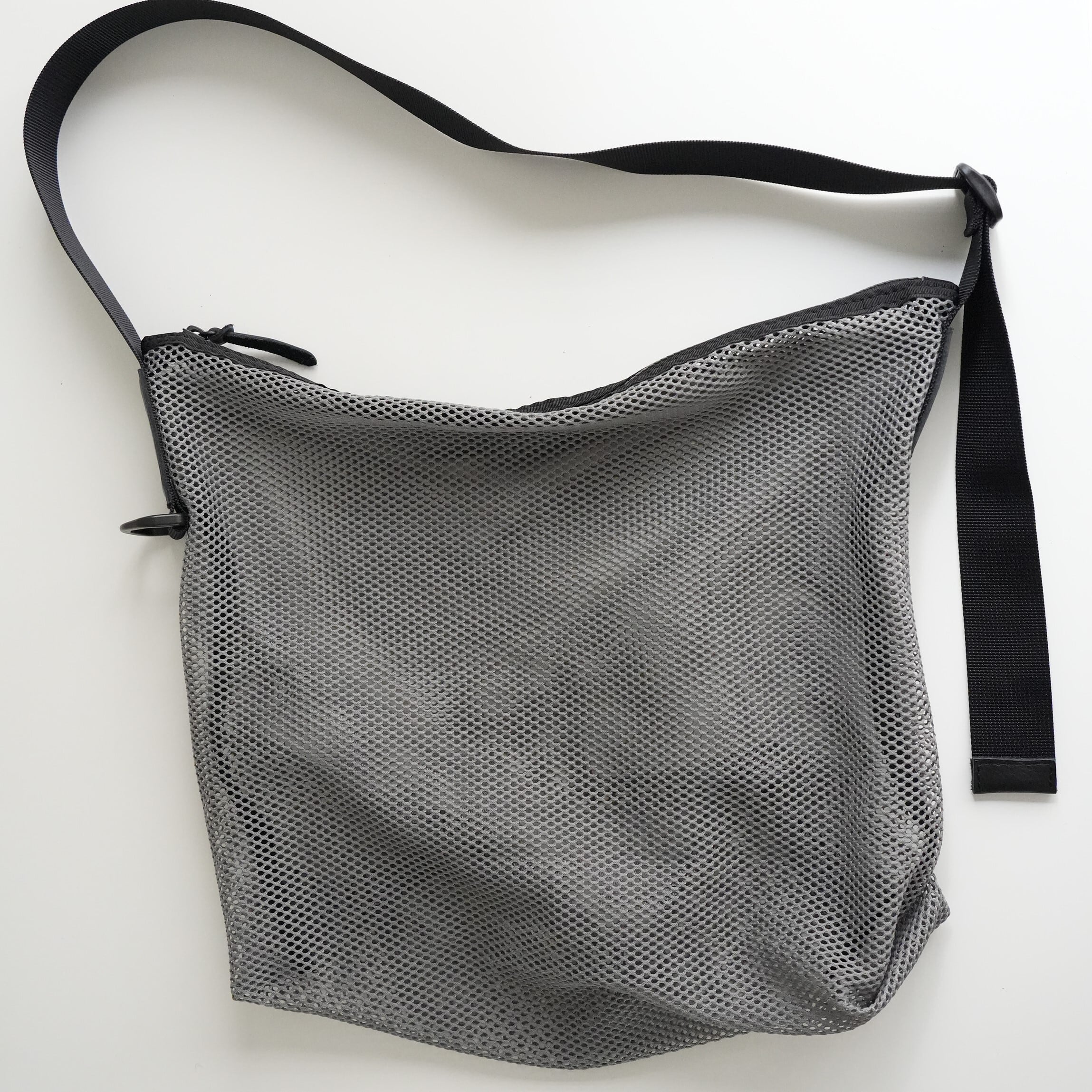 Brick / Mesh Zip Shoulder Bag　Gray