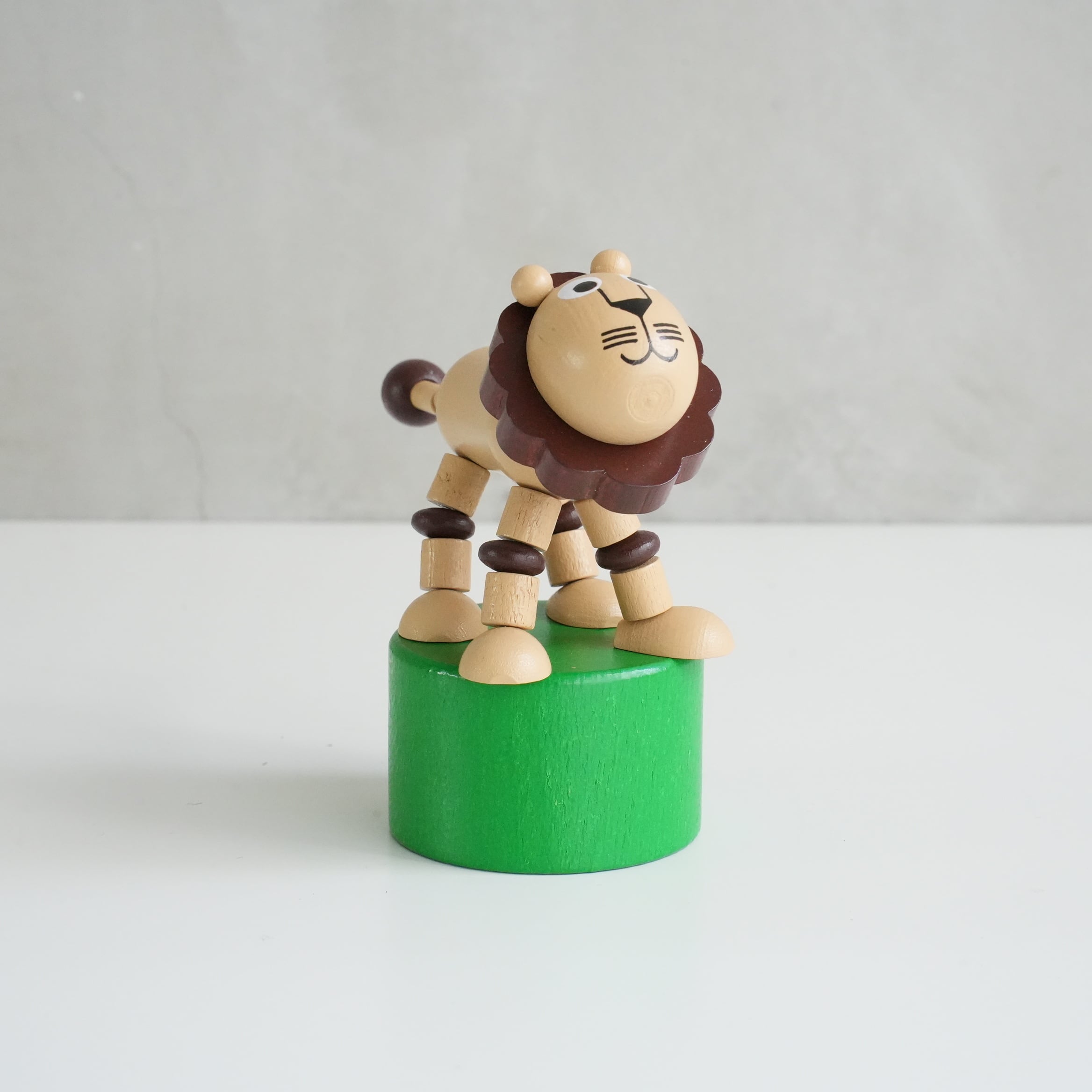 DETOA Wooden Push Up Toy　Lion