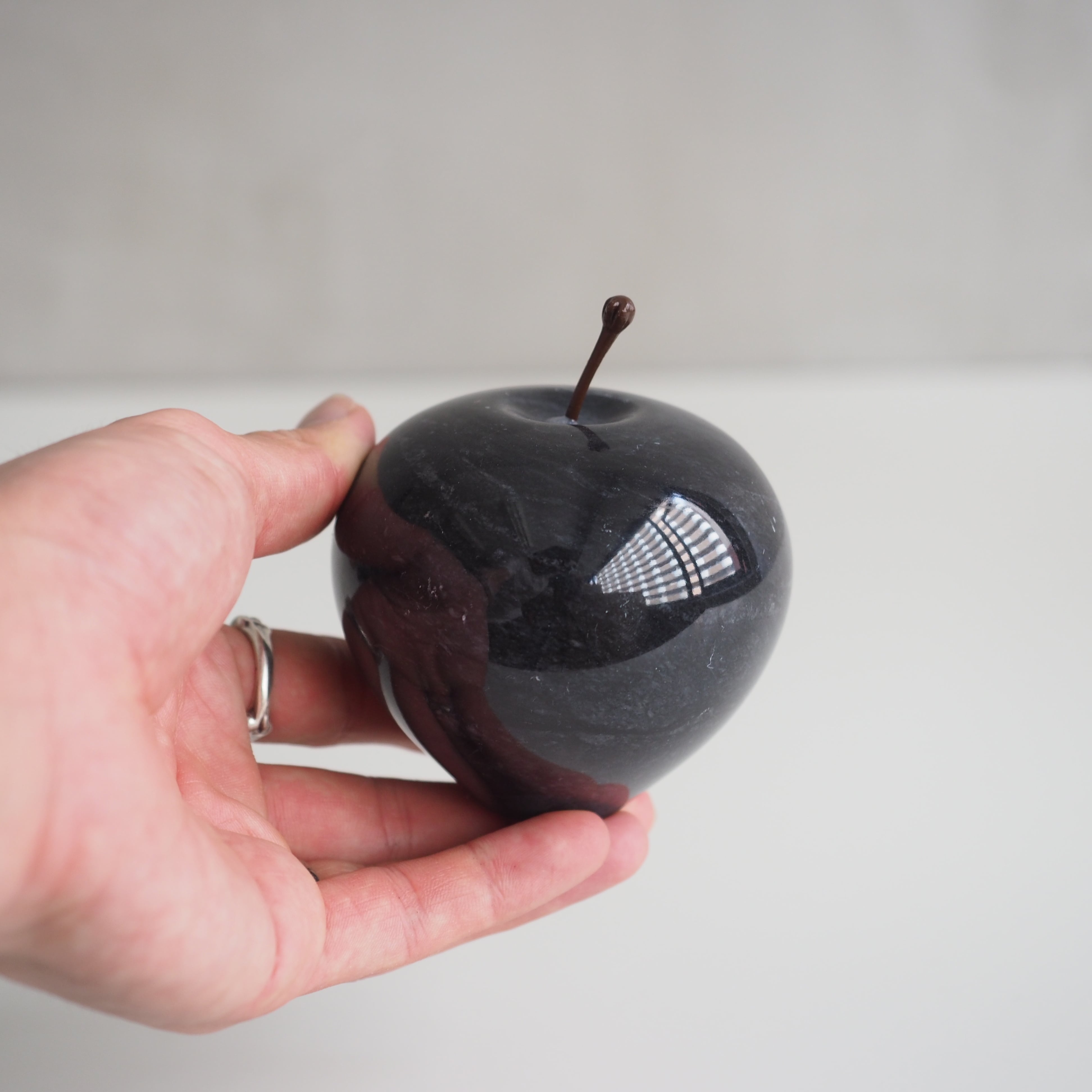 Marble Apple Black / Large