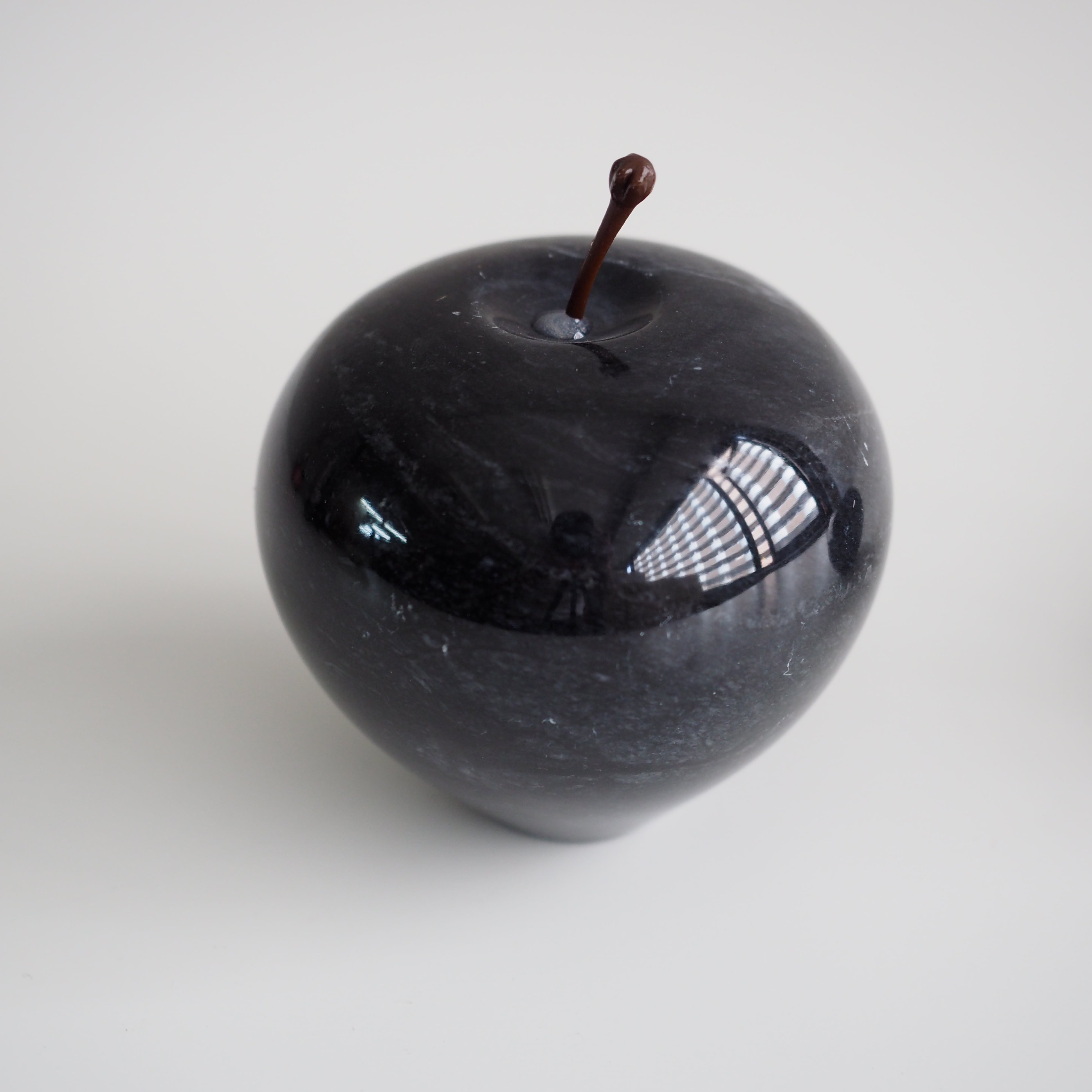 Marble Apple Black / Large