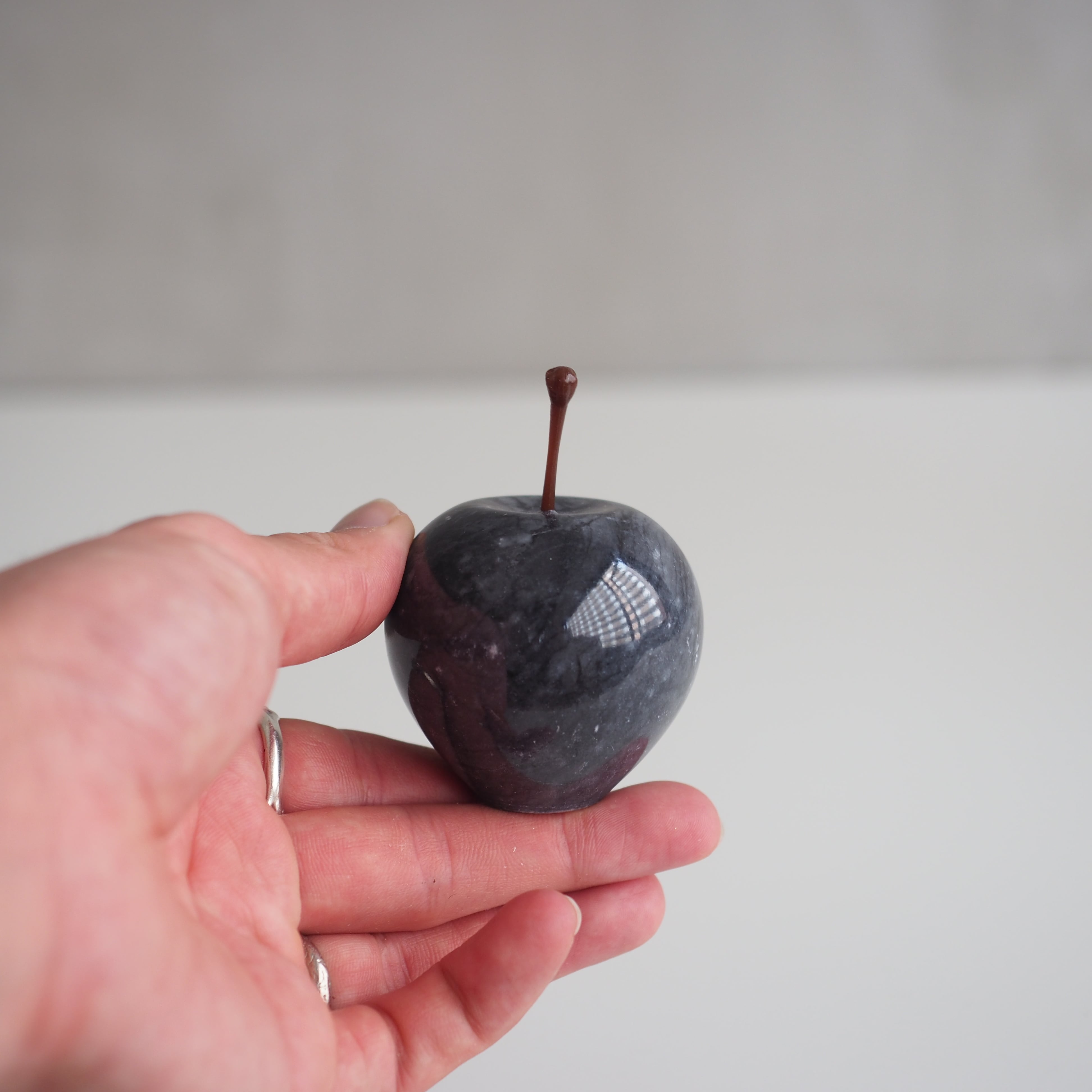 Marble Apple Black / Small