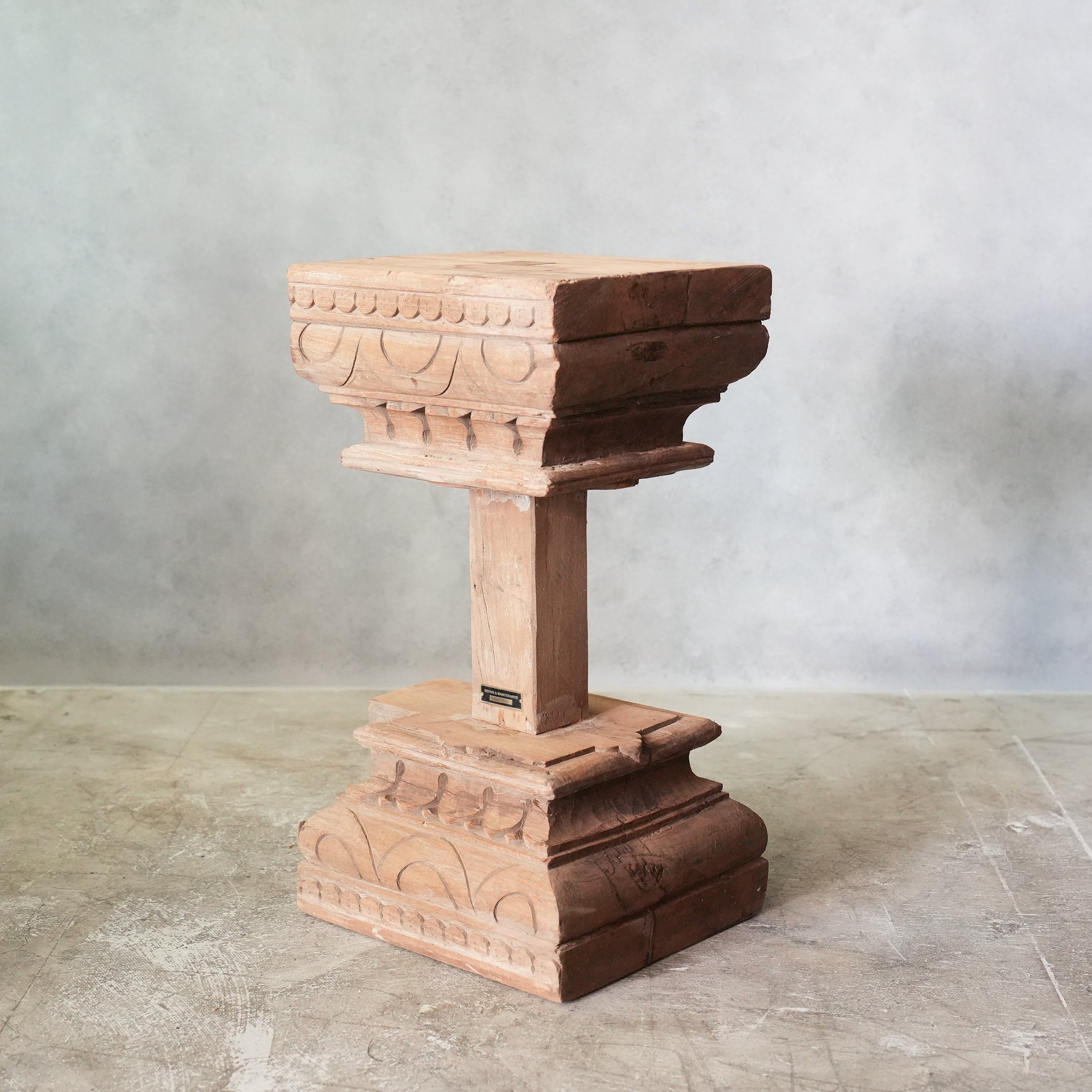 PILLAR STAND C