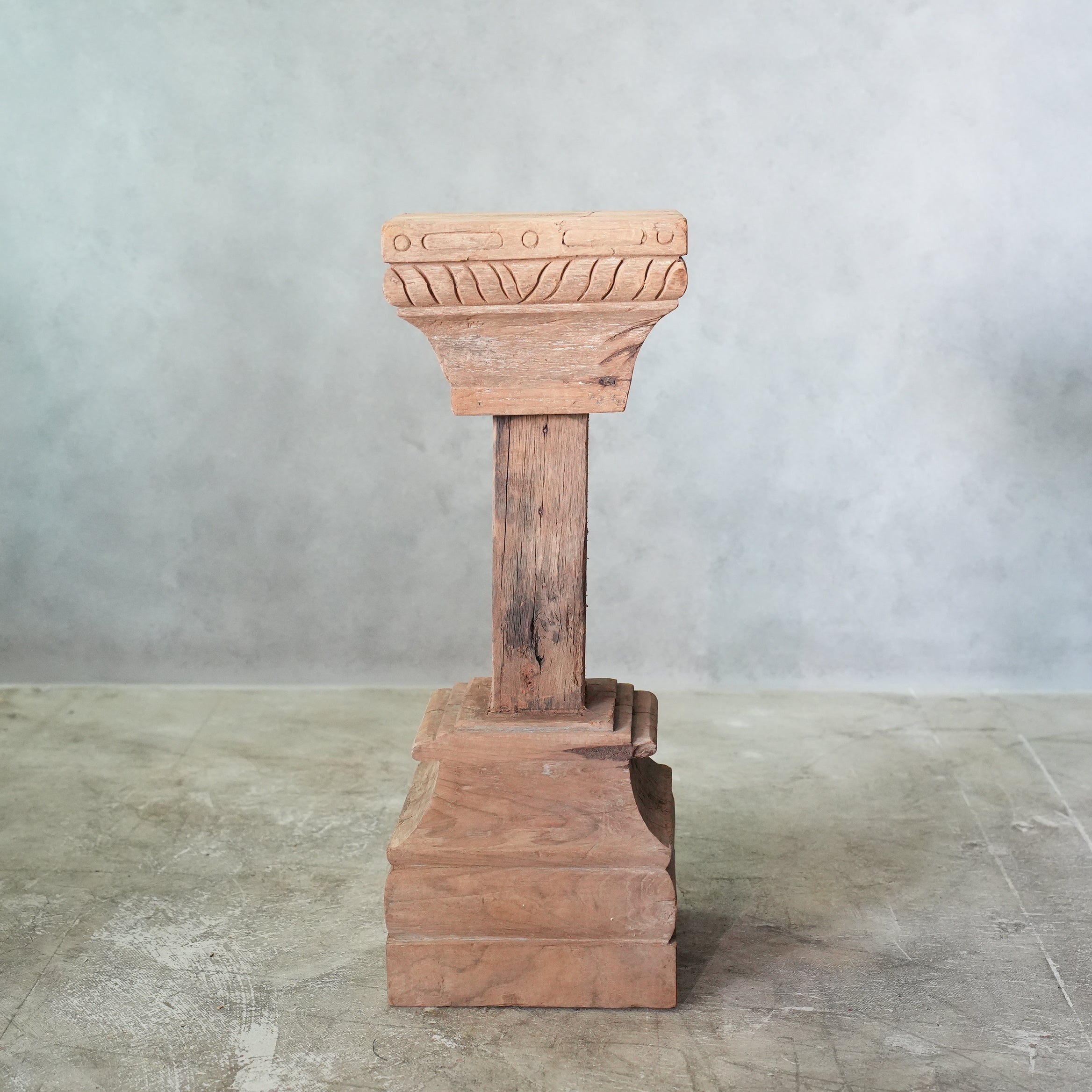 PILLAR STAND I