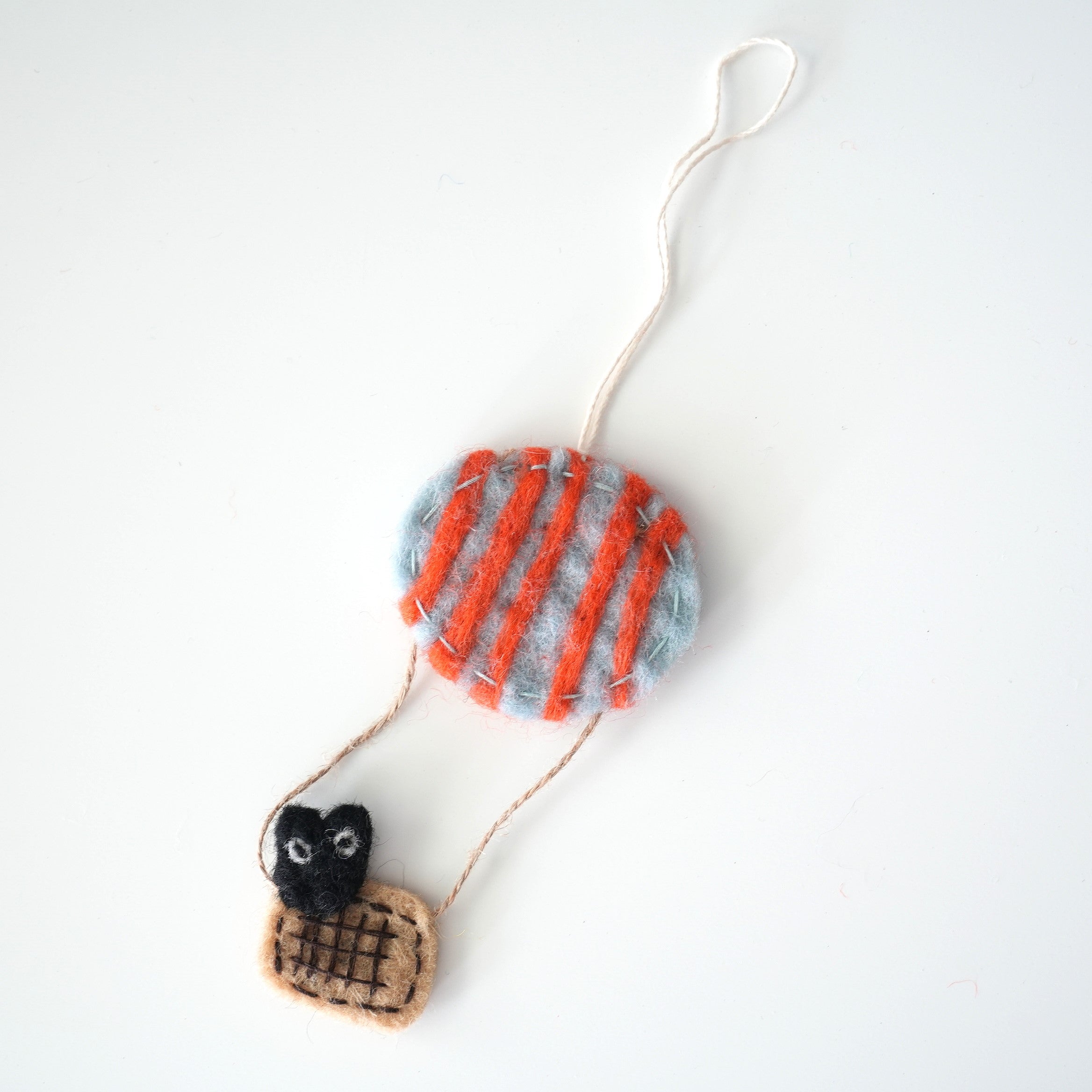 LITTLE HANGINGS　air balloon