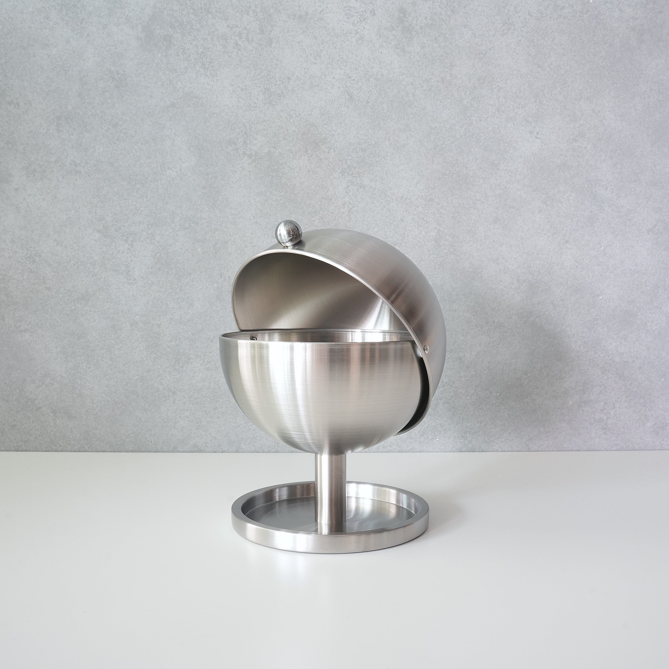 GLOBE STOCKER