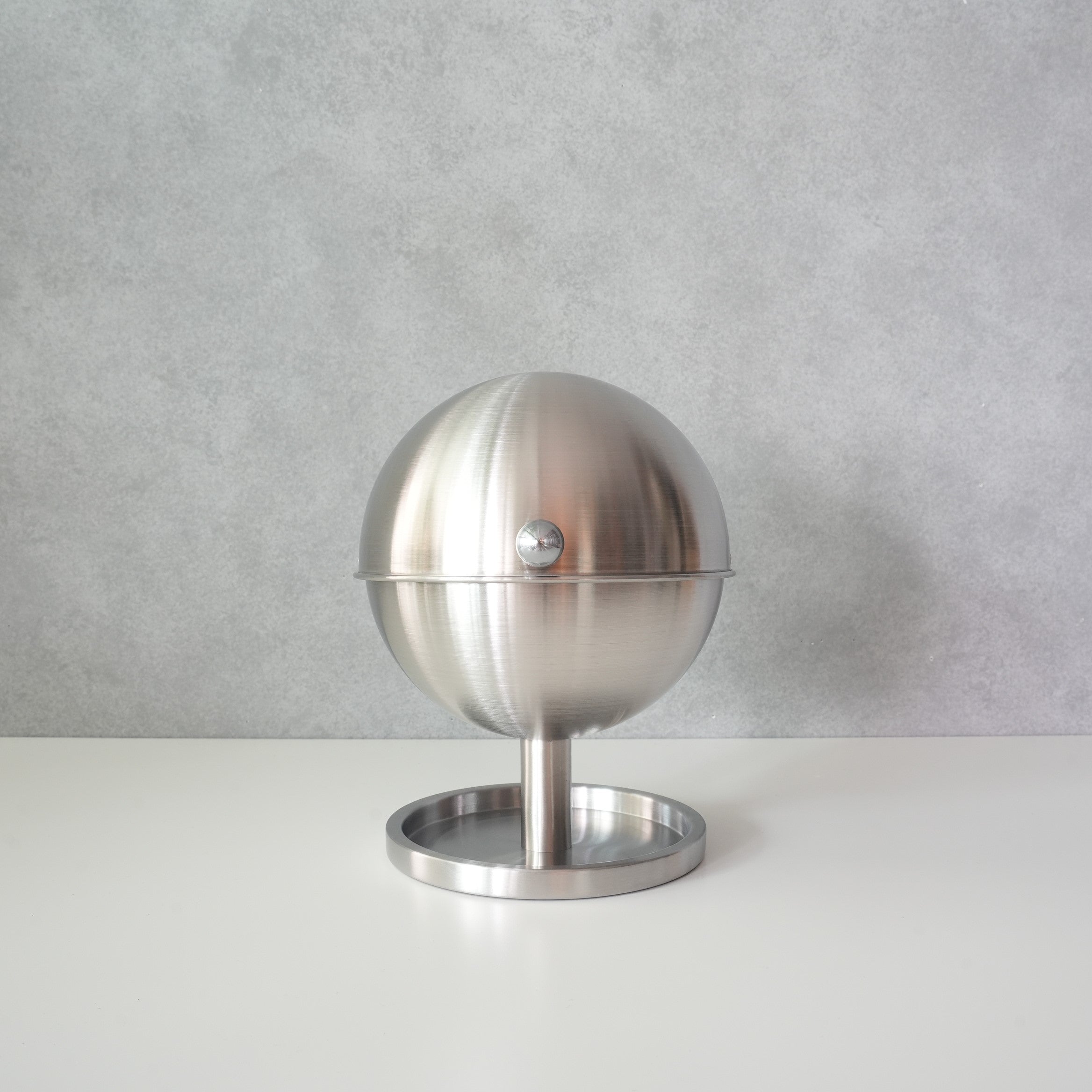 GLOBE STOCKER