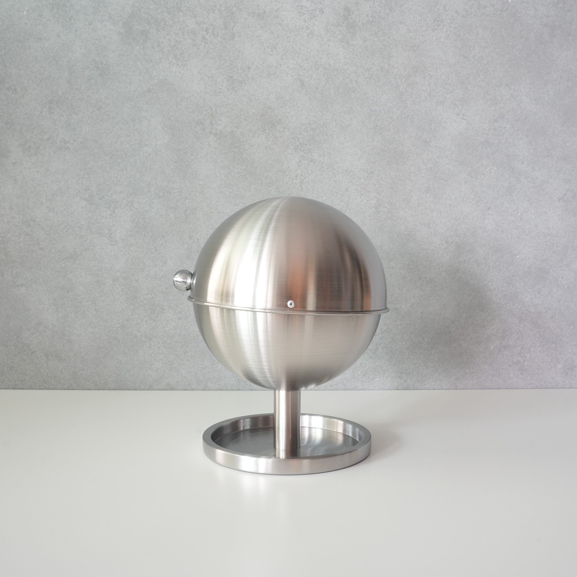 GLOBE STOCKER