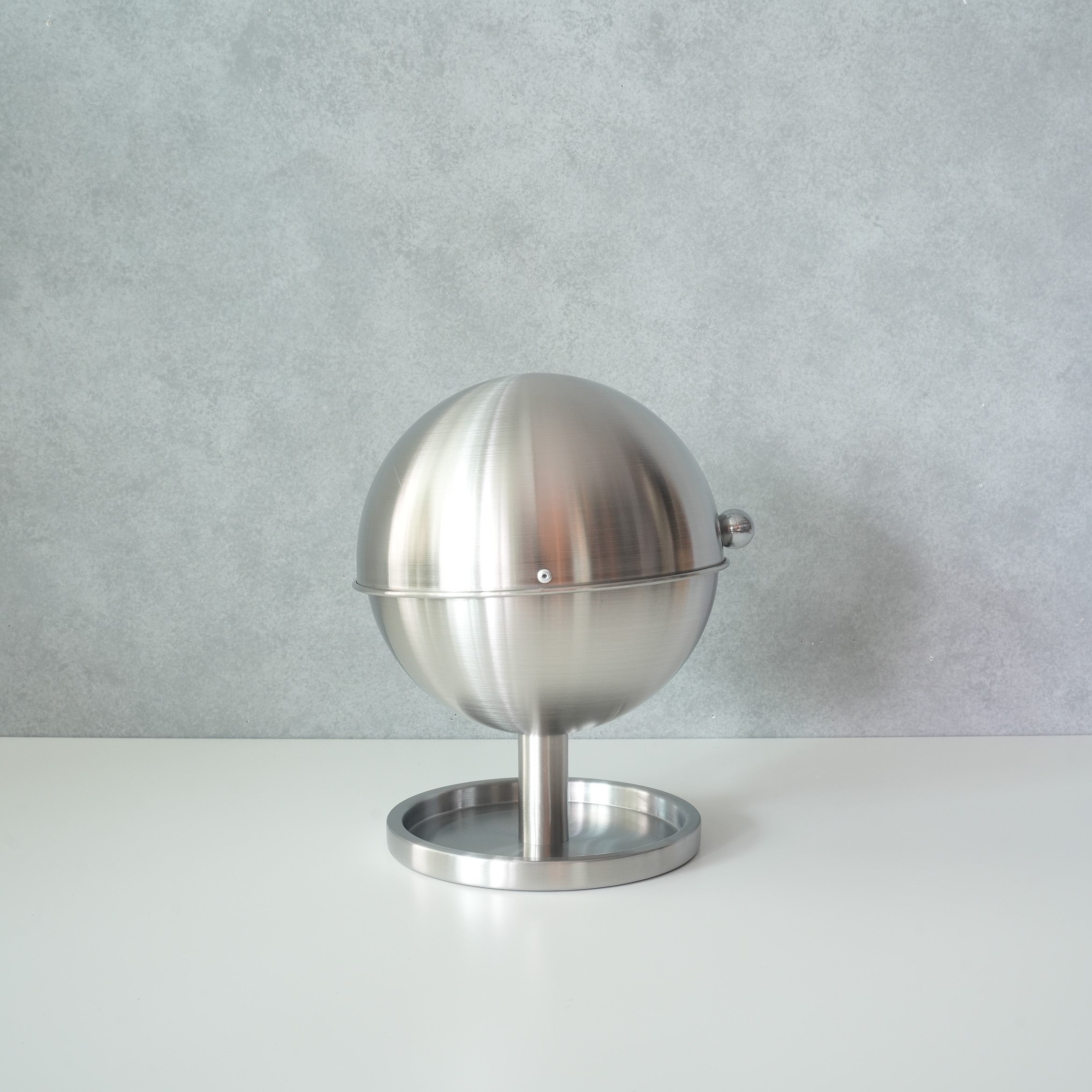 GLOBE STOCKER