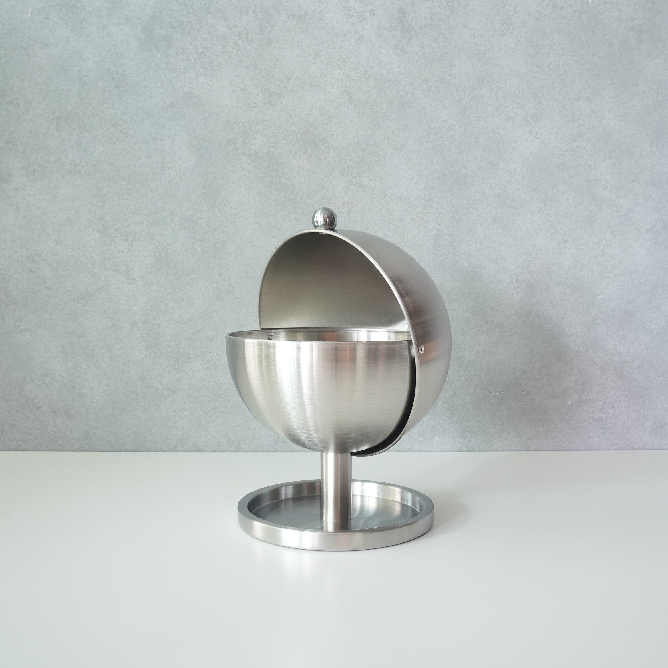 GLOBE STOCKER