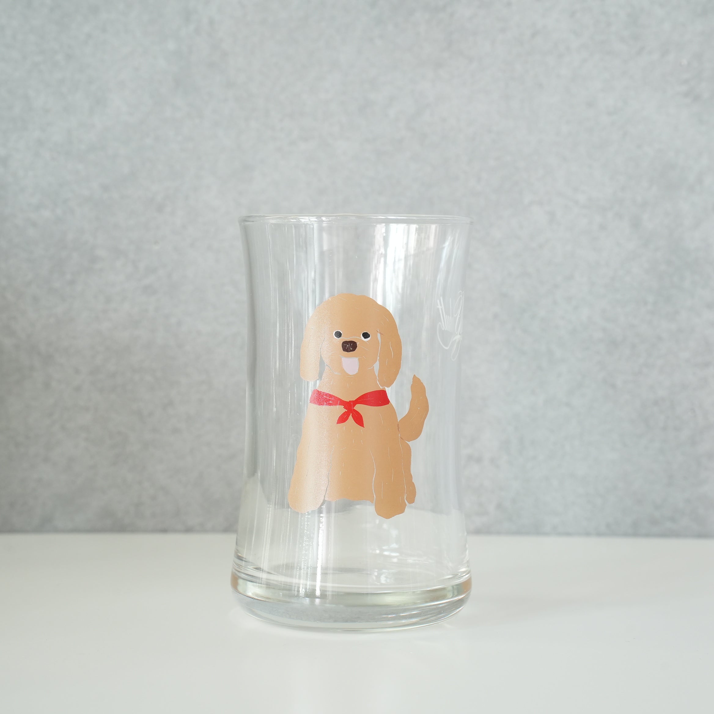 うそみたいなコップ　茶色い犬