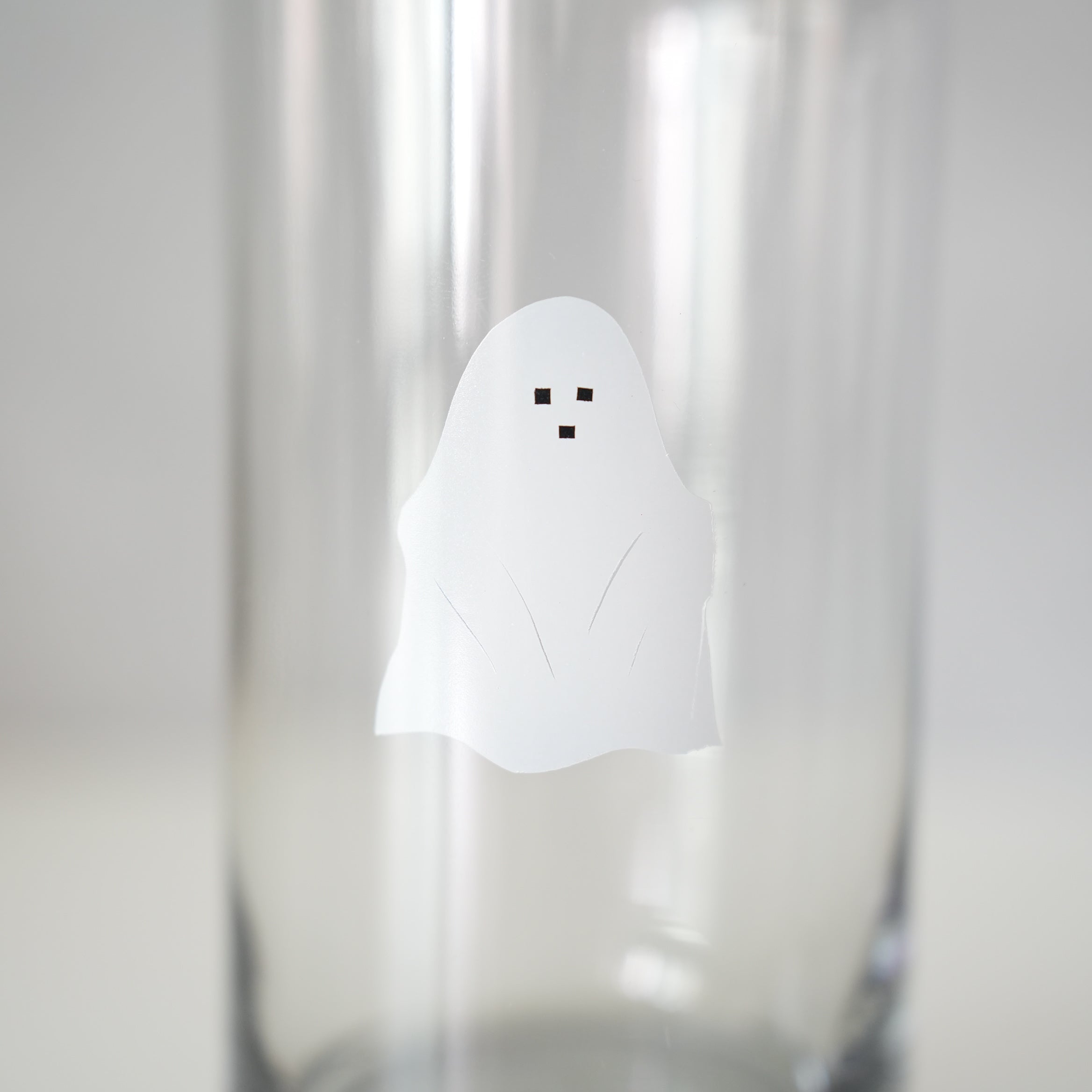 うそみたいなコップ　おばけ