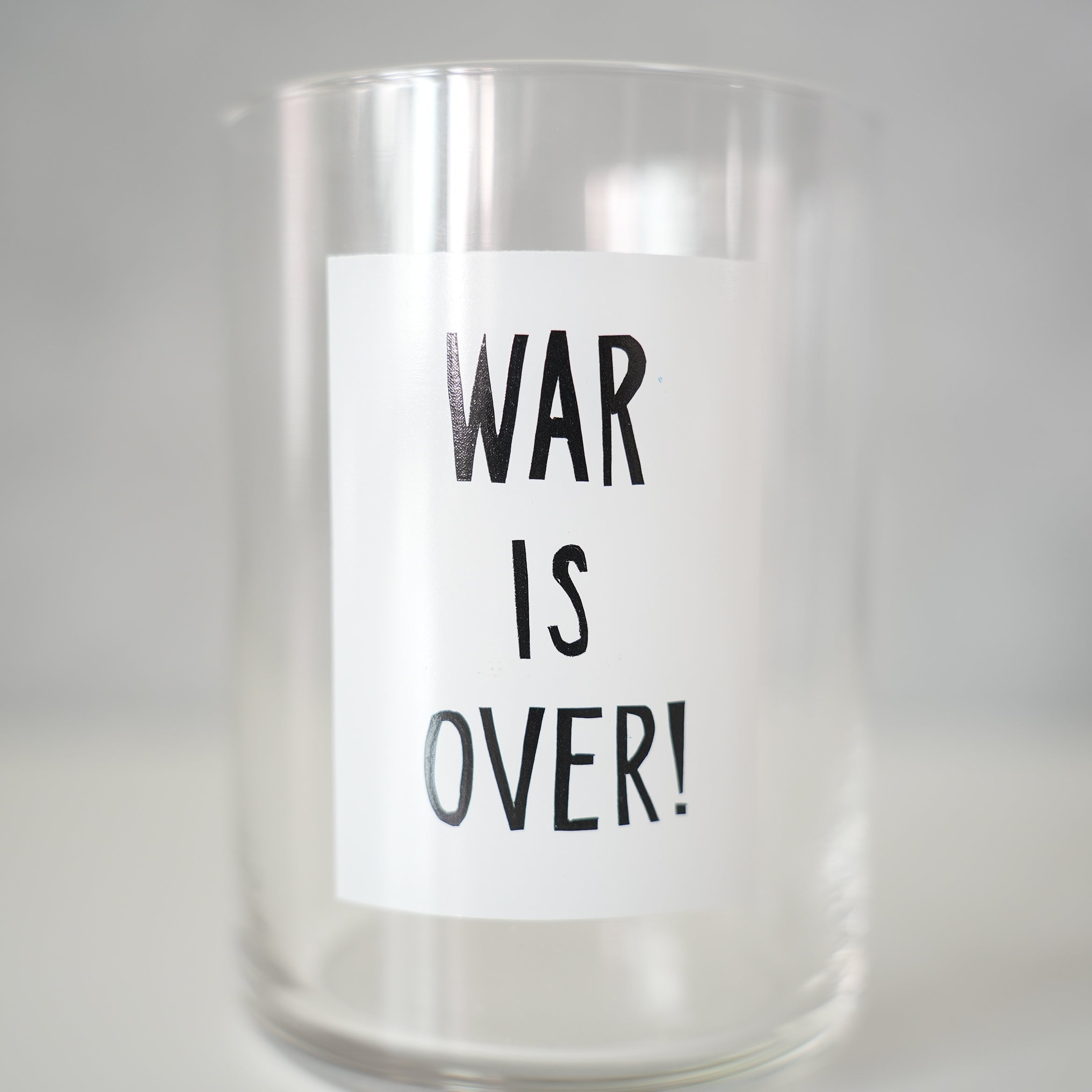 うそみたいなコップ　WAR IS OVER！
