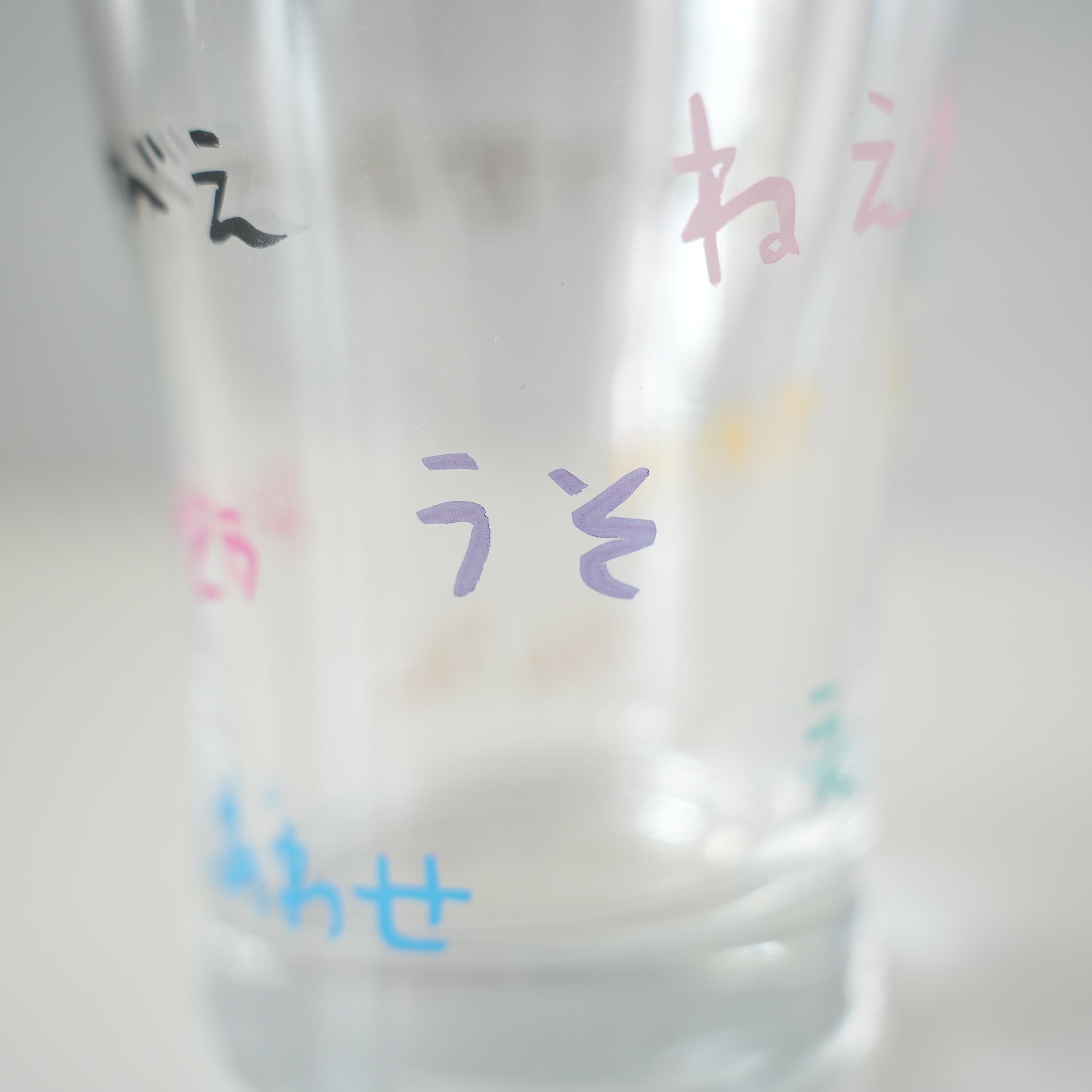 うそみたいなコップ　にぎやかビアグラス