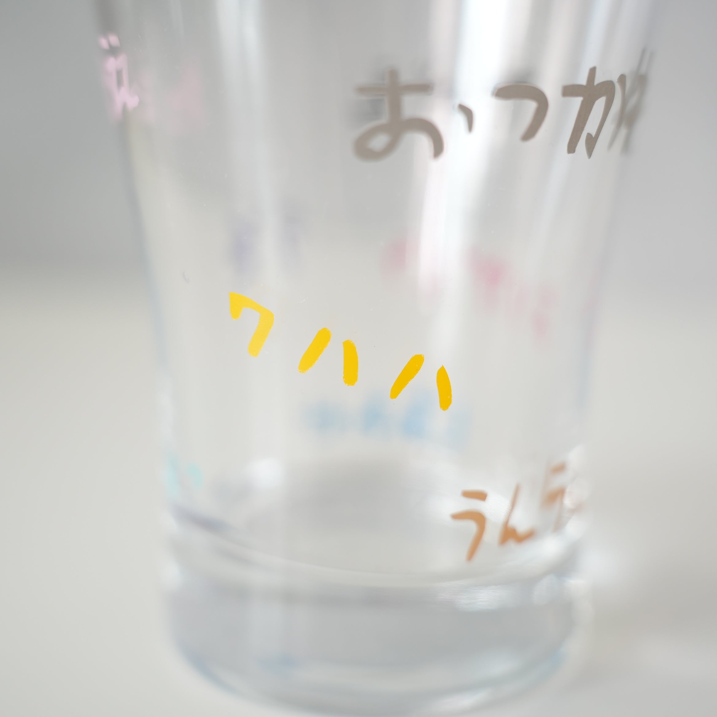 うそみたいなコップ　にぎやかビアグラス