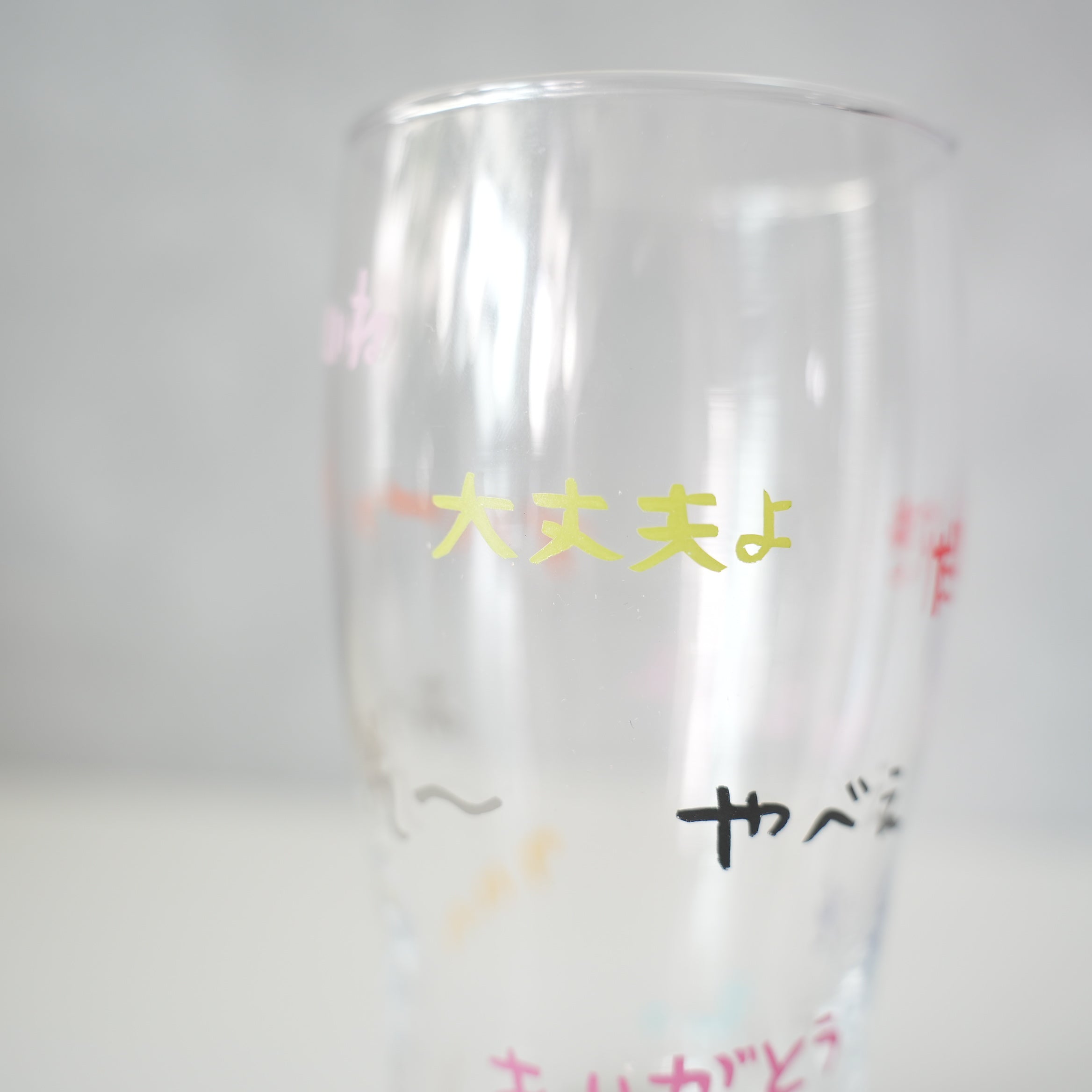 うそみたいなコップ　にぎやかビアグラス