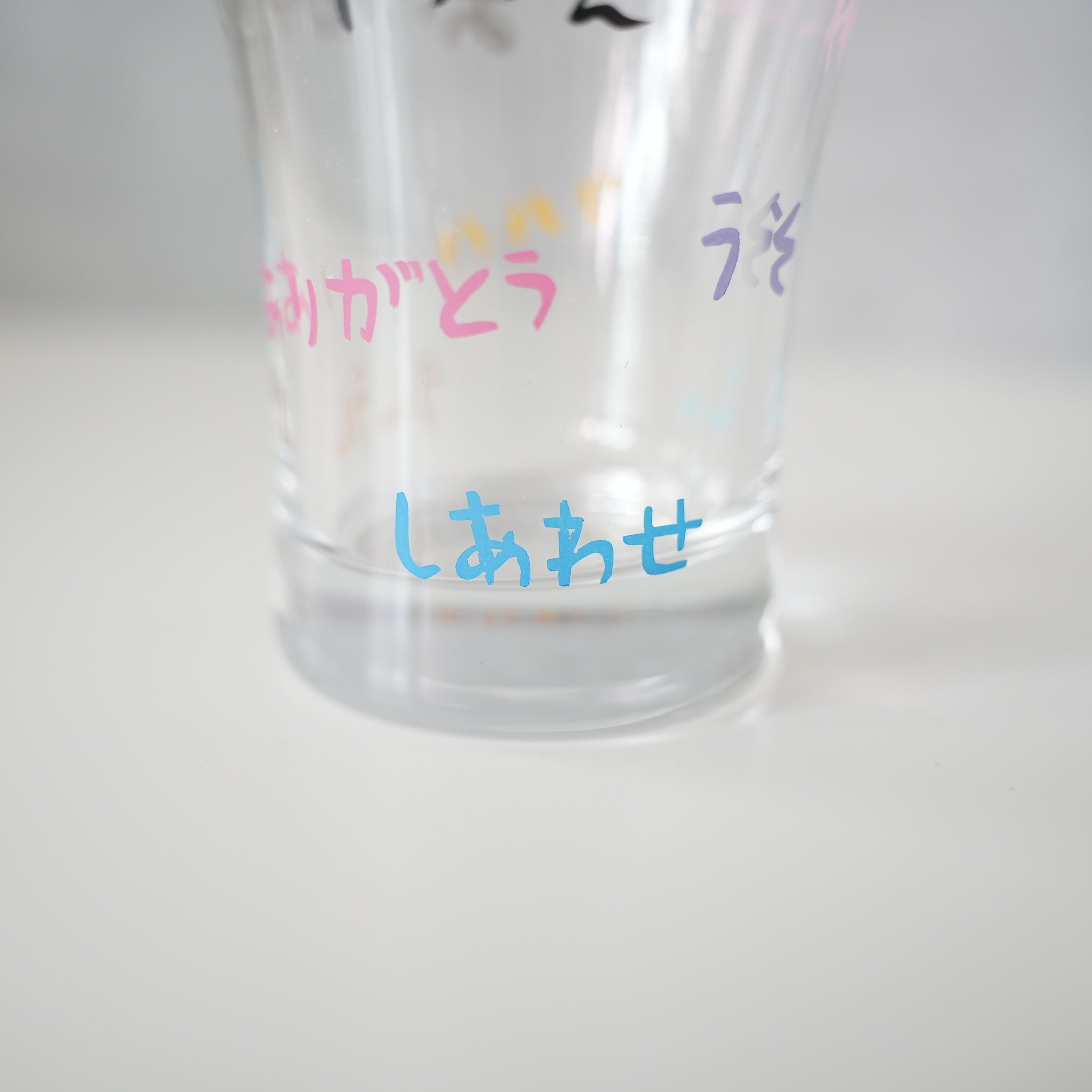 うそみたいなコップ　にぎやかビアグラス