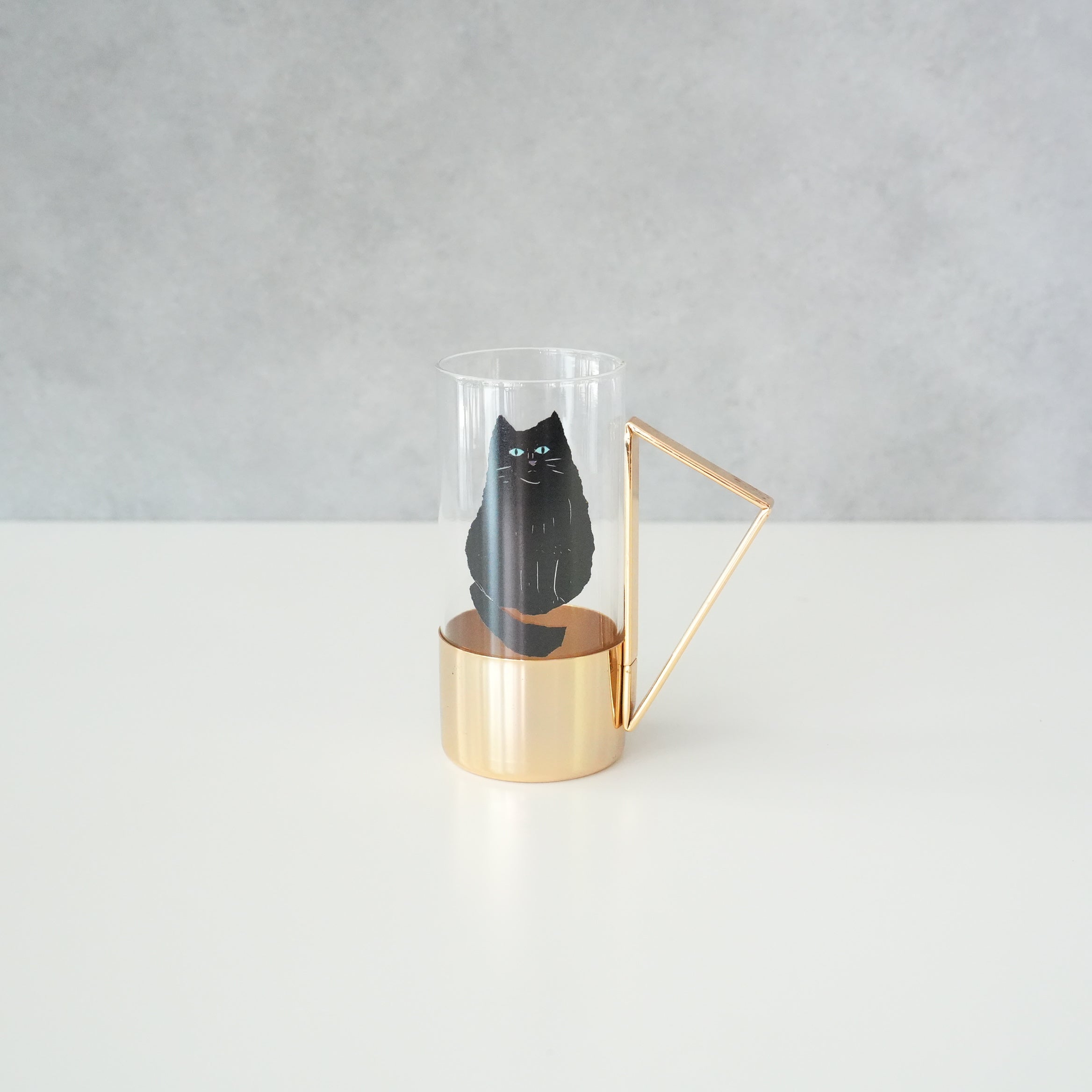 うそみたいなコップ　黒猫のスリーブつきコップ