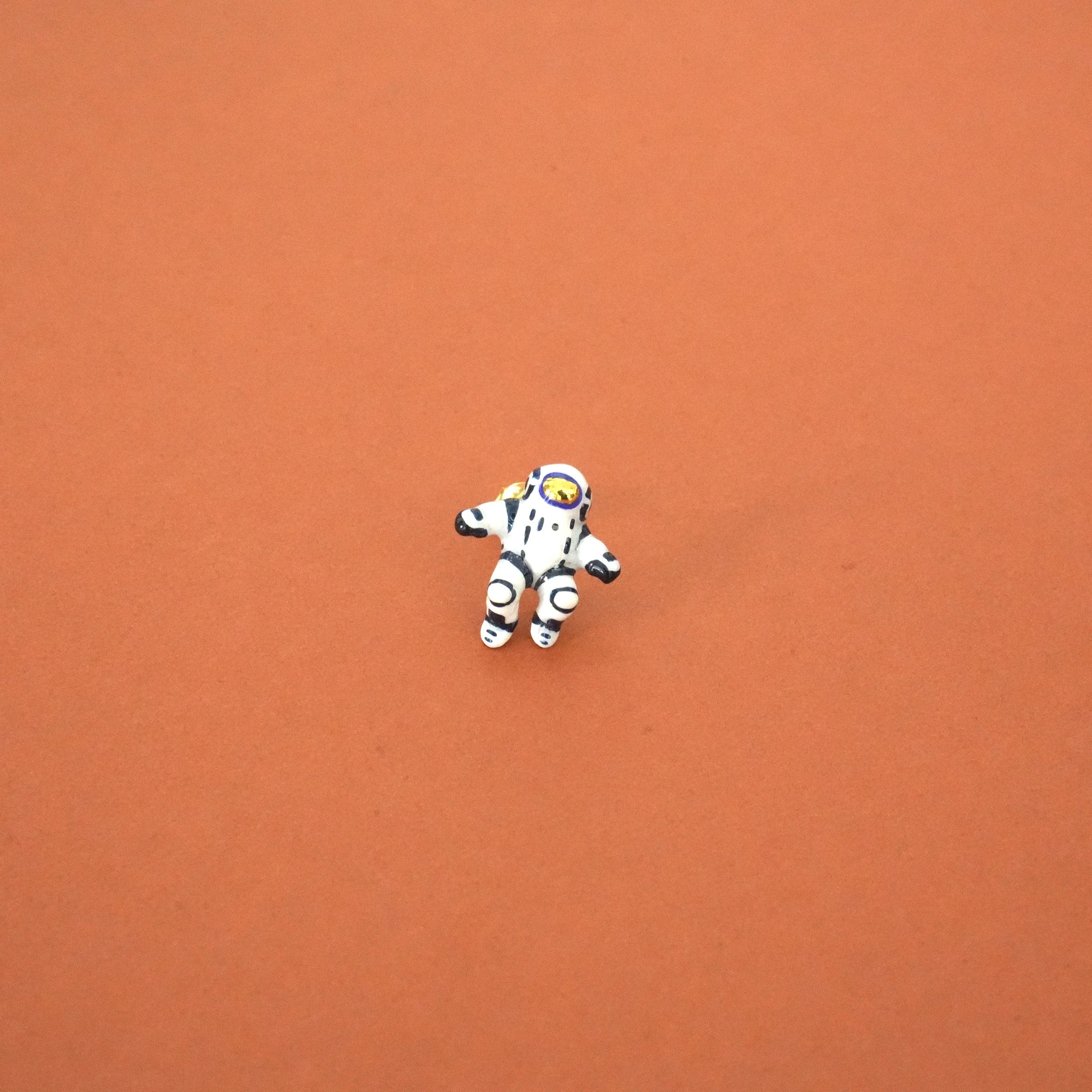 ENAMEL EARRING