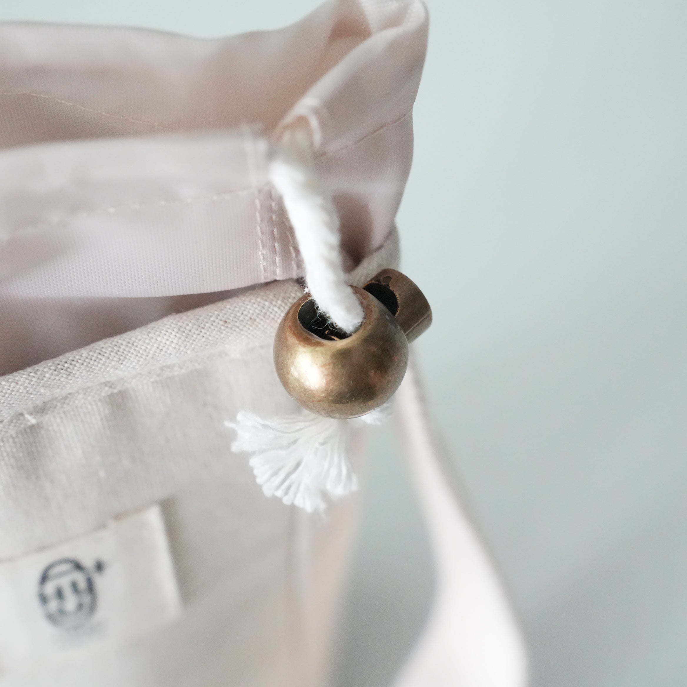 HAyU Embroidery Bottle Case