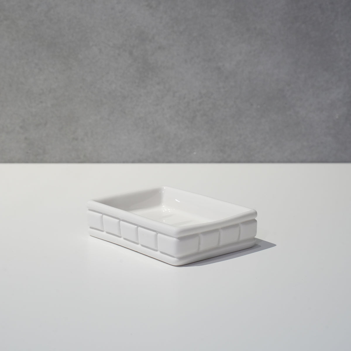 TILE PATTERNED BATH ENSEMBLE