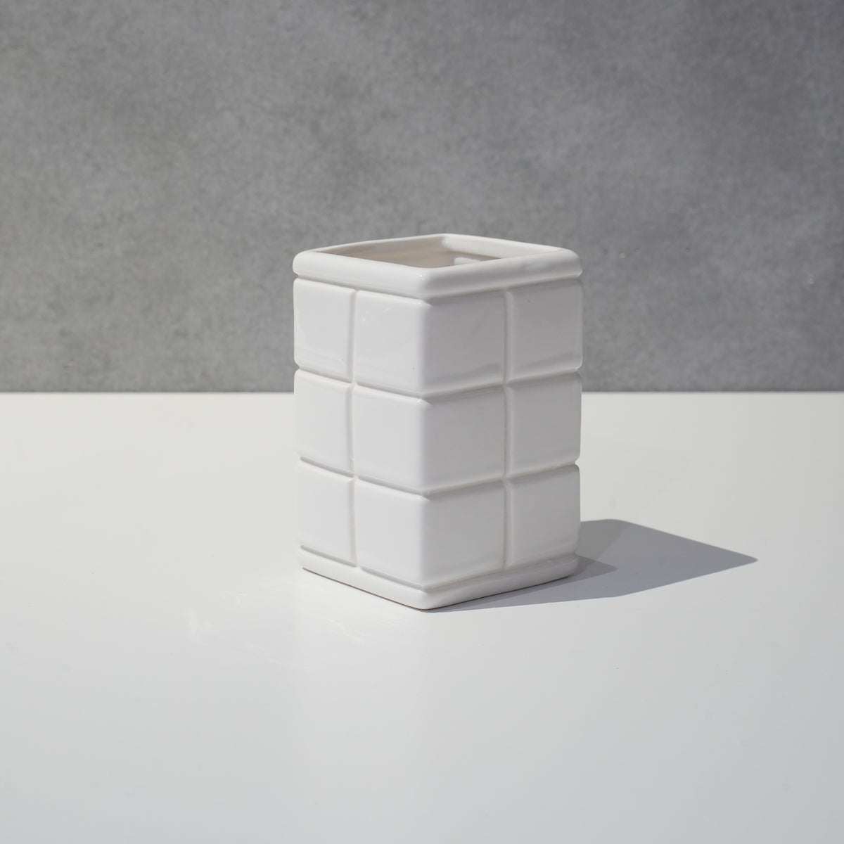 TILE PATTERNED BATH ENSEMBLE
