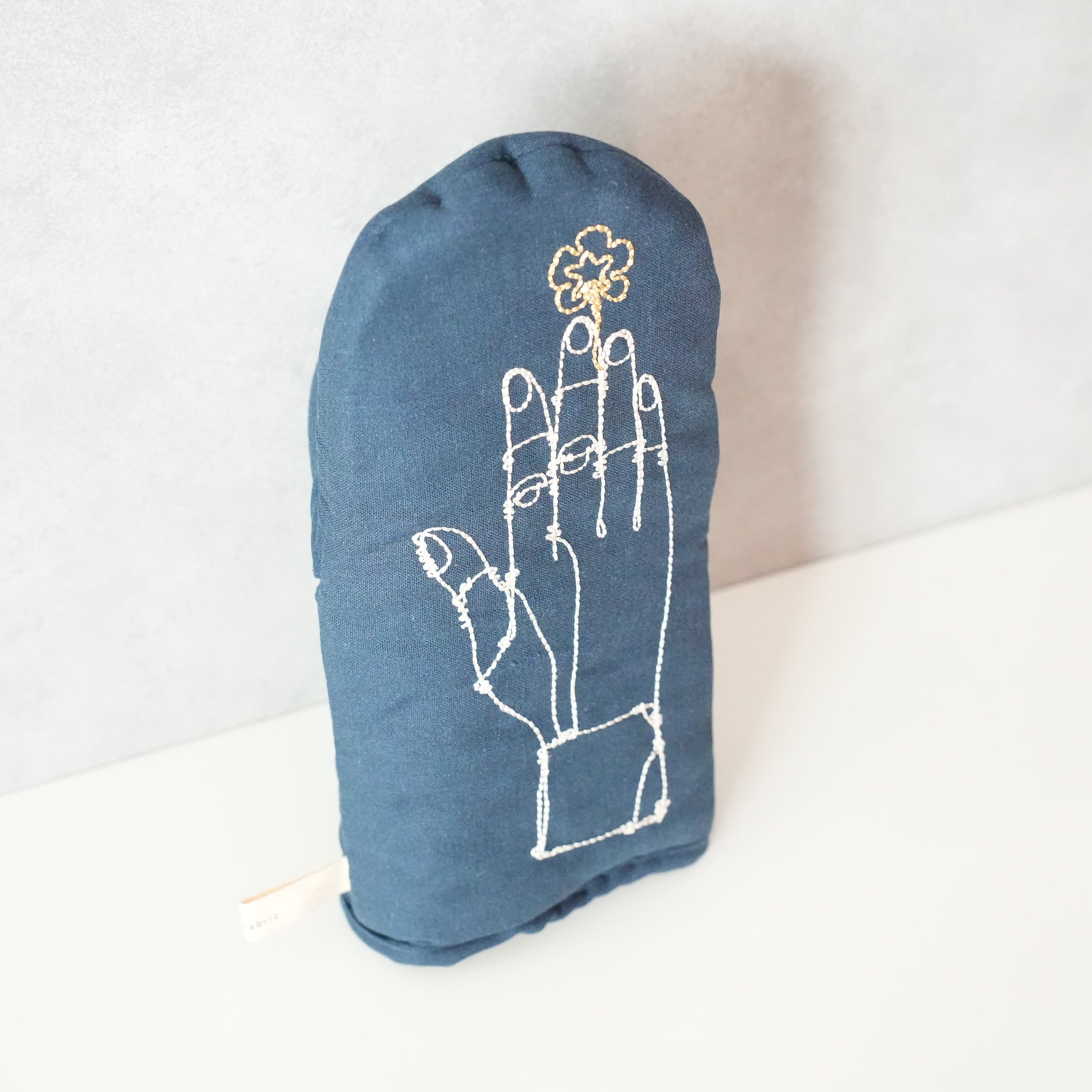 HAyU Embroidery Mitten
