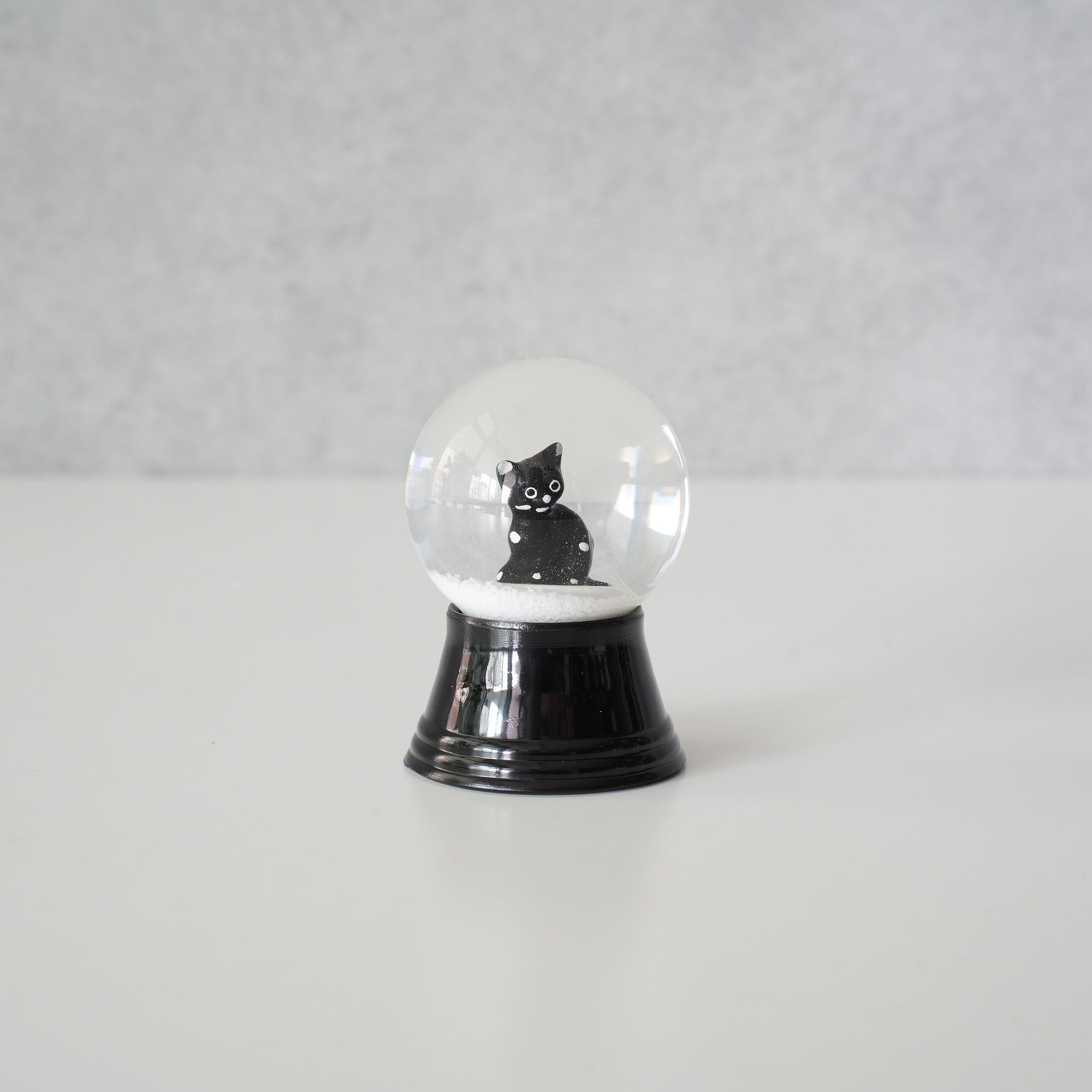 PERZY スノーグローブ 45mm　Cat sitting black