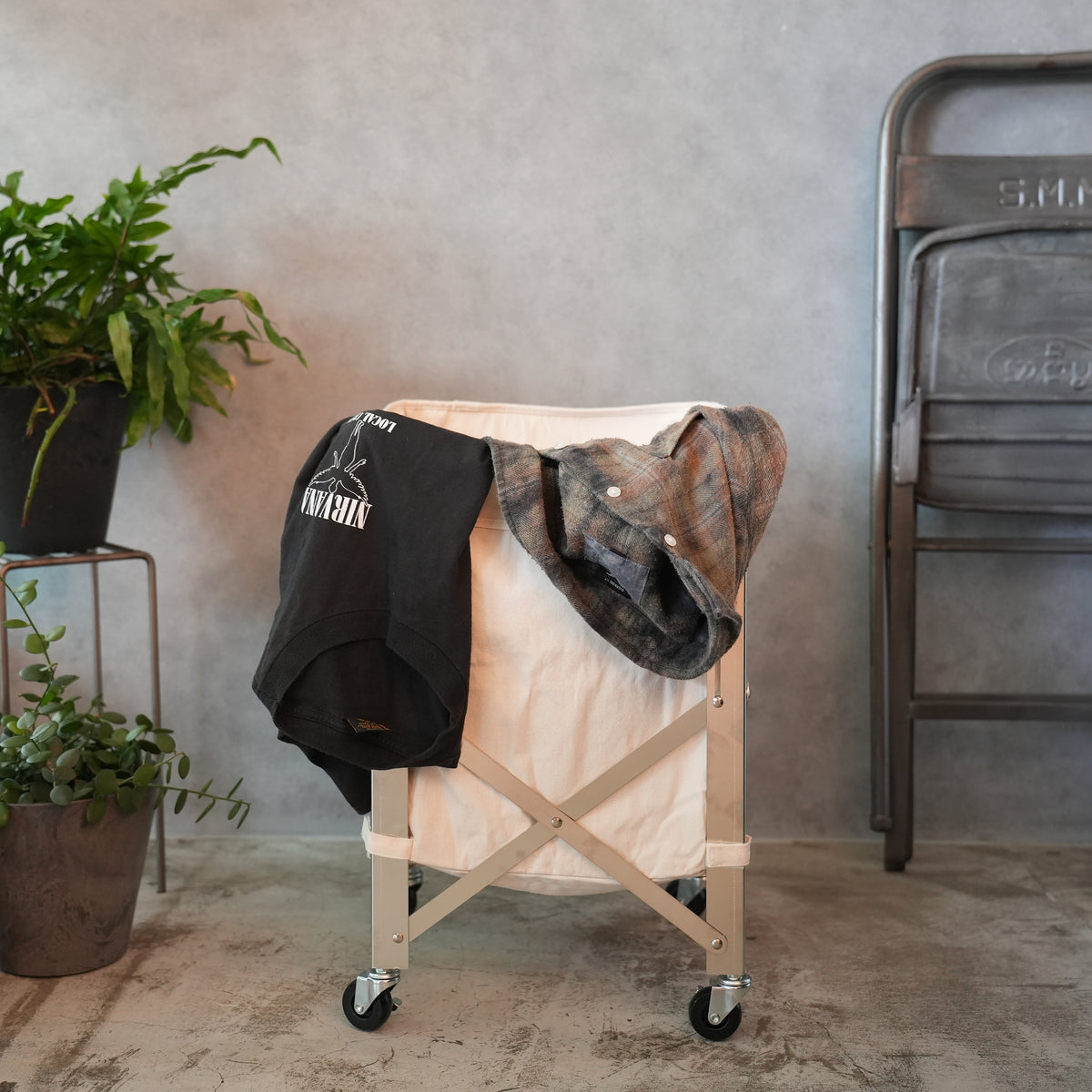 INDUSTRIAL FOLDABLE LAUNDRY WAGON