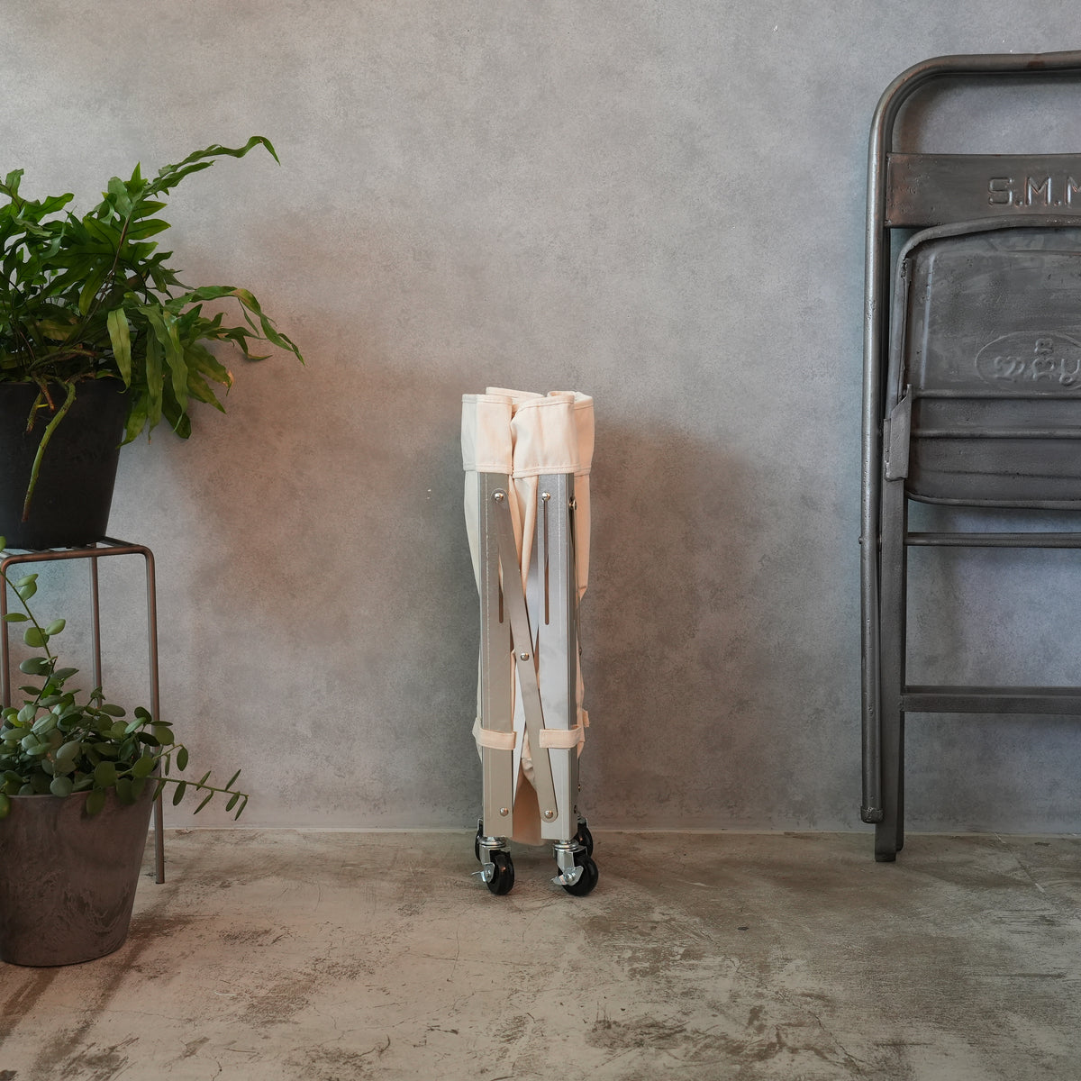 INDUSTRIAL FOLDABLE LAUNDRY WAGON
