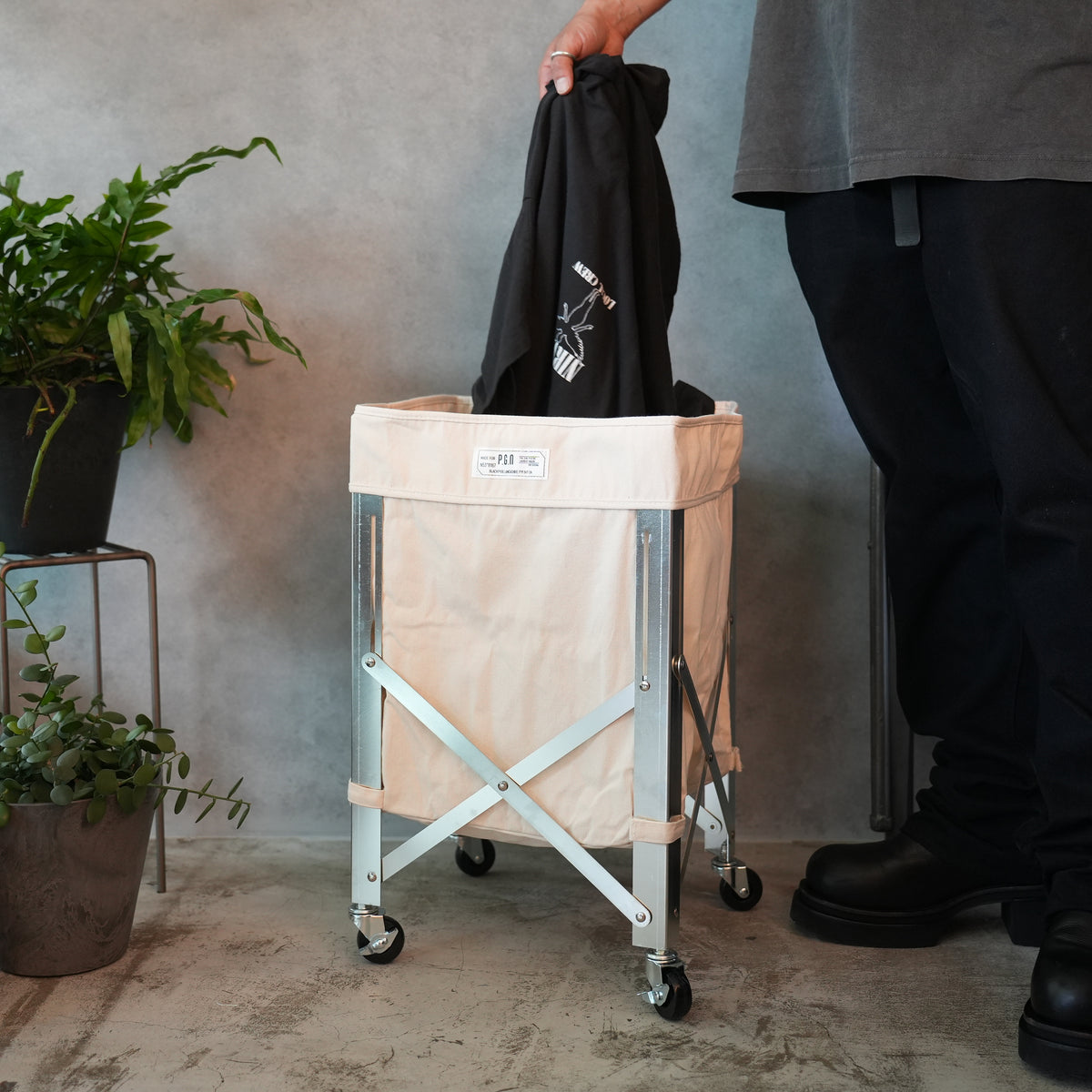 INDUSTRIAL FOLDABLE LAUNDRY WAGON