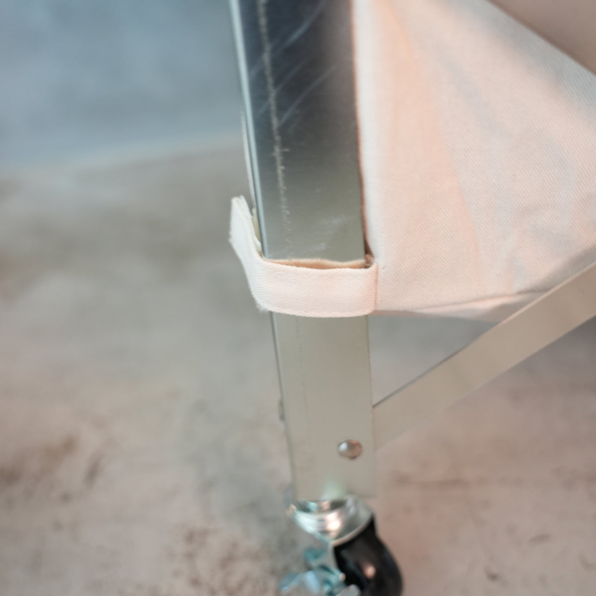 INDUSTRIAL FOLDABLE LAUNDRY WAGON