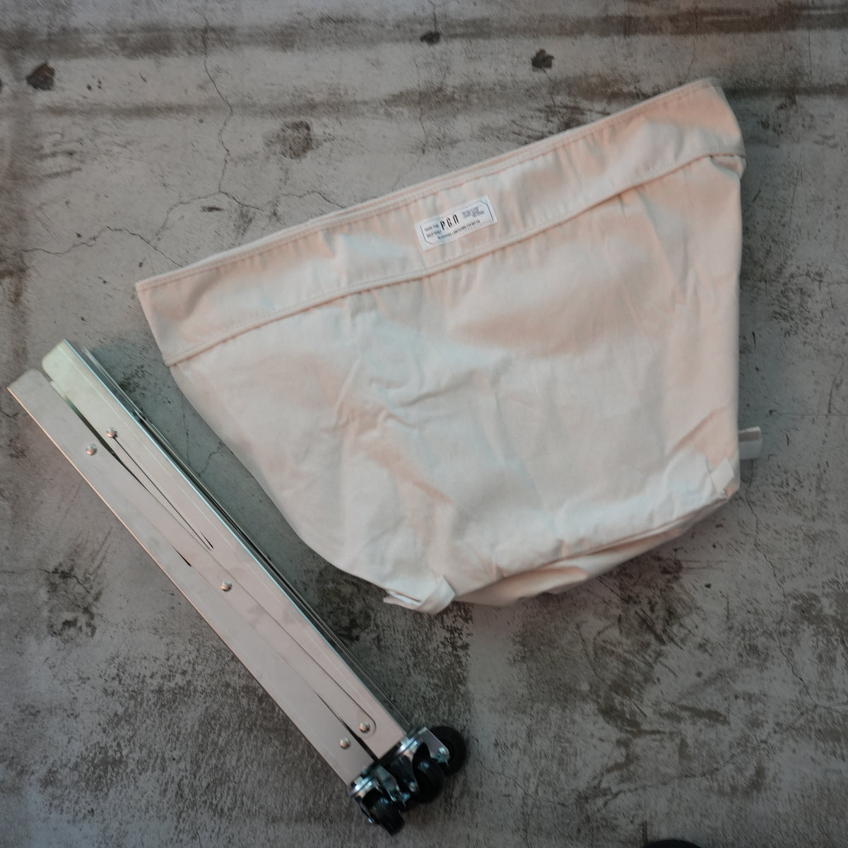 INDUSTRIAL FOLDABLE LAUNDRY WAGON