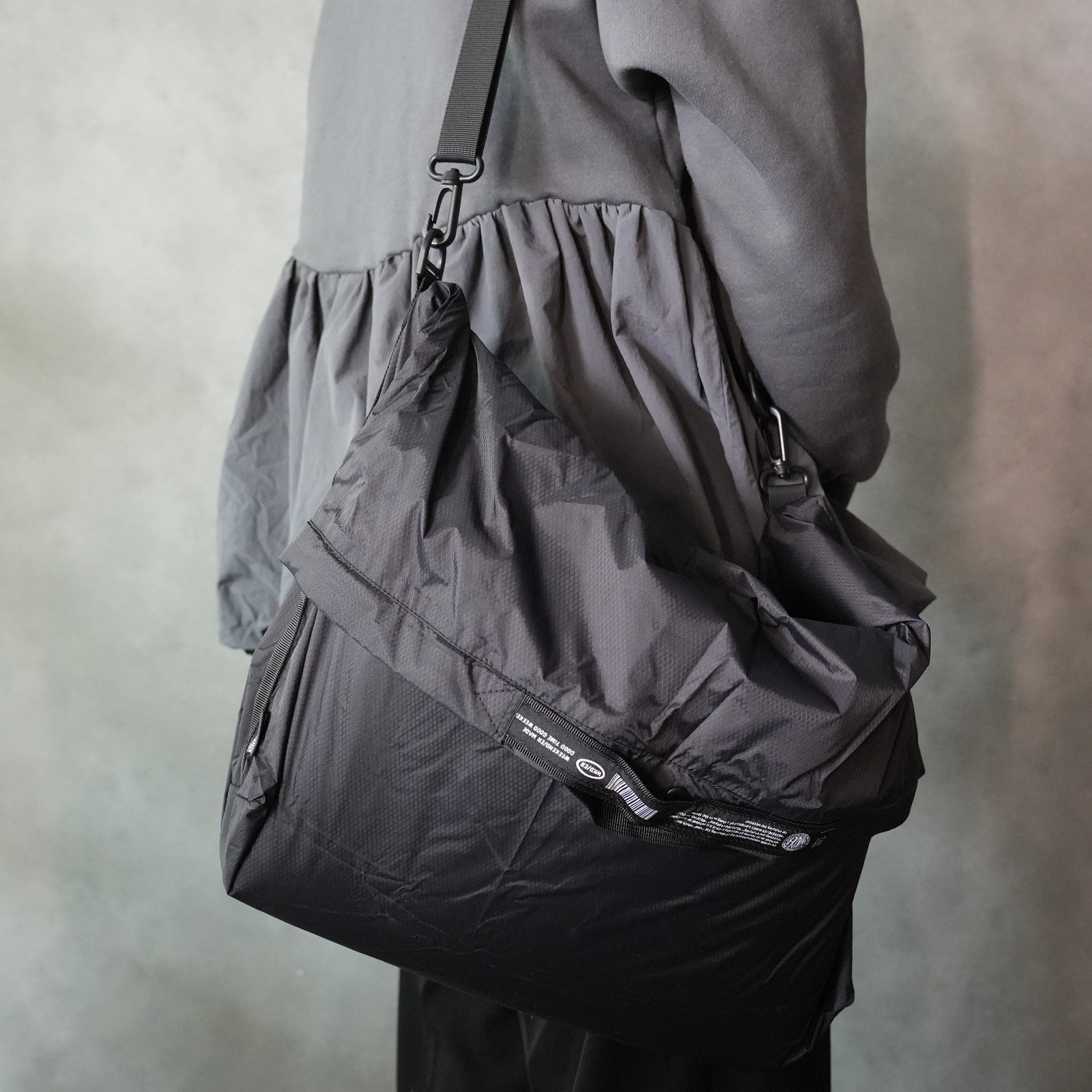 LIGHTWEIGHT PACKABLE SHOULDER BAG