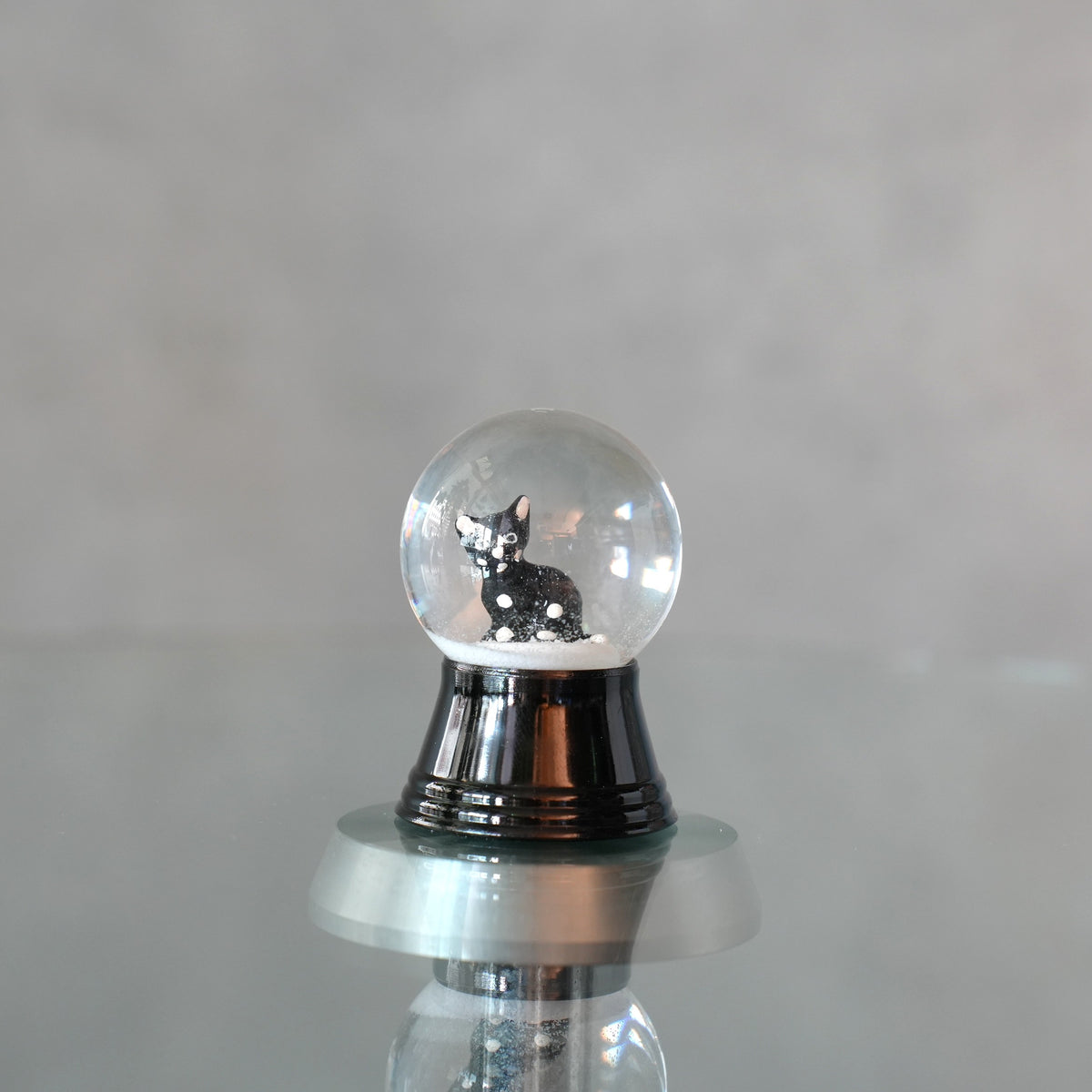 PERZY スノーグローブ 45mm　Cat sitting black