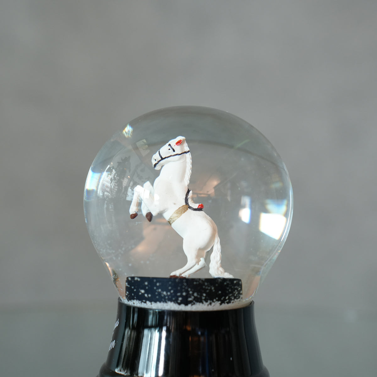 PERZY スノーグローブ 80mm　White Horse