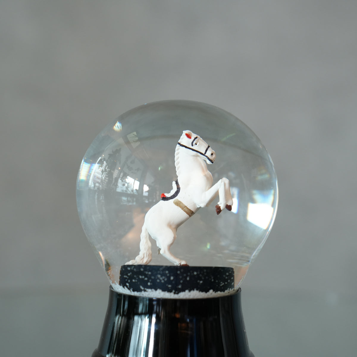 PERZY スノーグローブ 80mm　White Horse