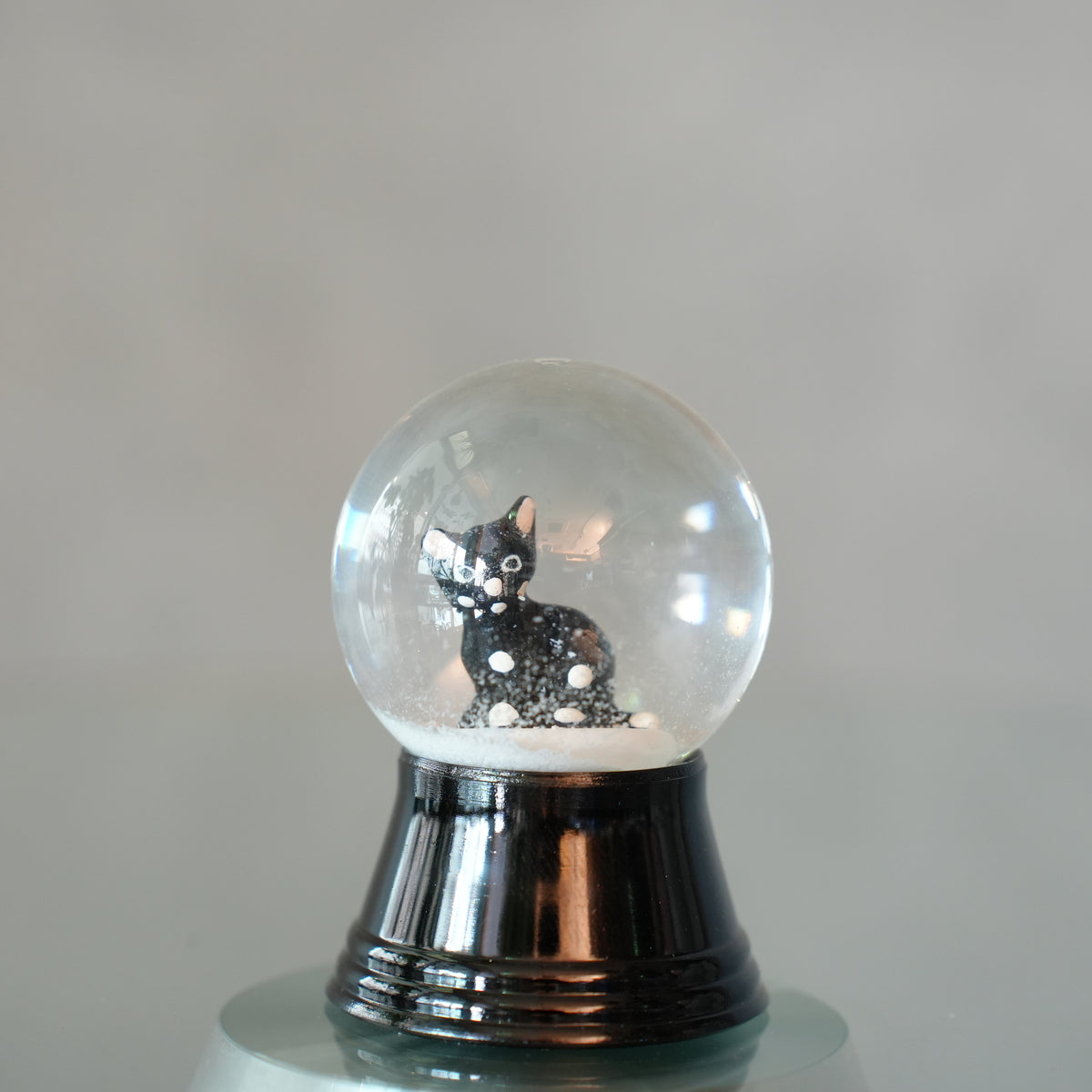 PERZY スノーグローブ 45mm　Cat sitting black