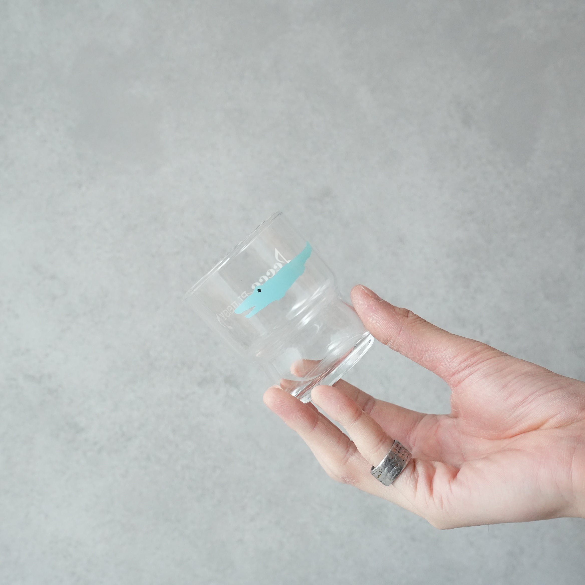 うそみたいなコップ　みずいろのわに プラッシー