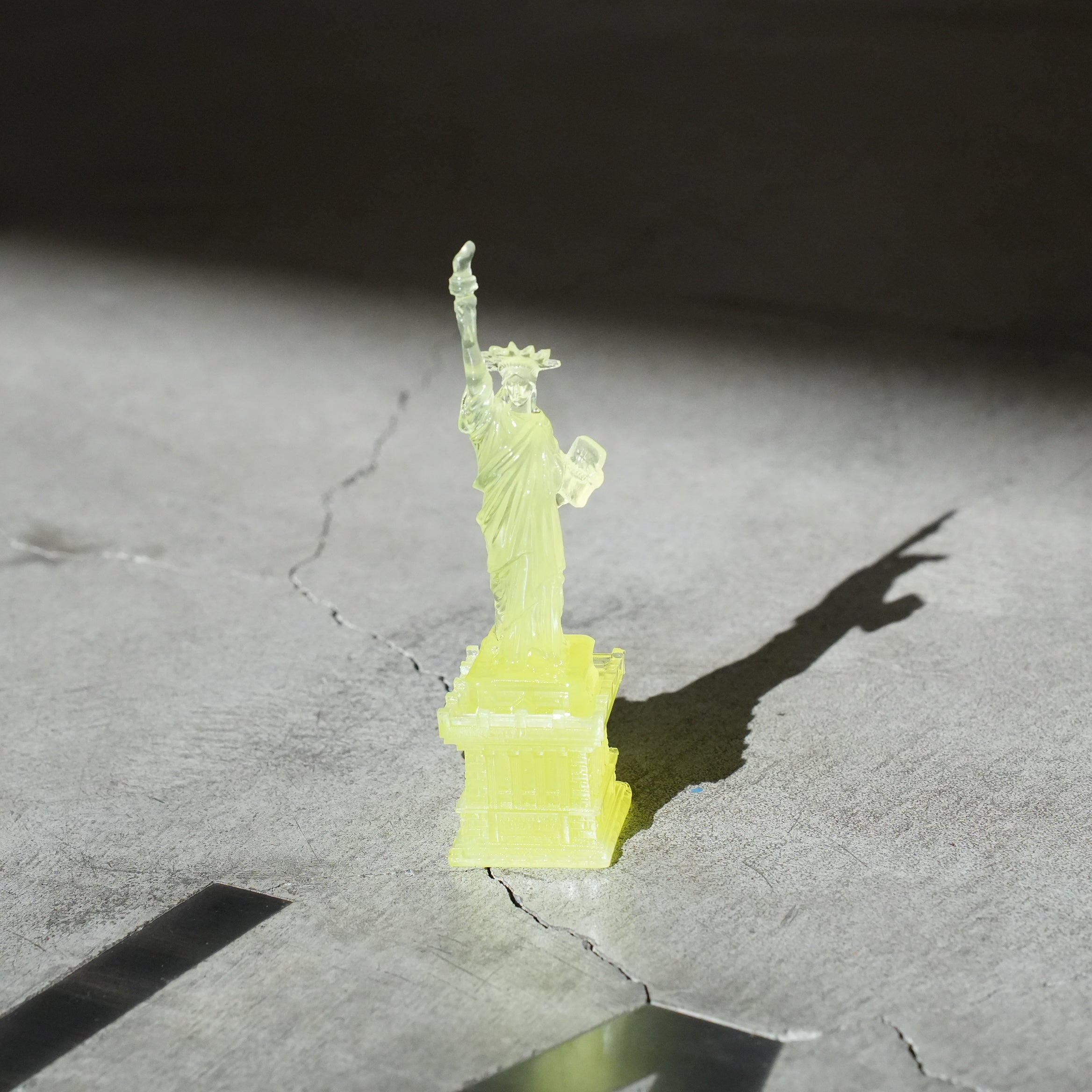 STATUE OF LIBERTY / GLOW IN THE DARK