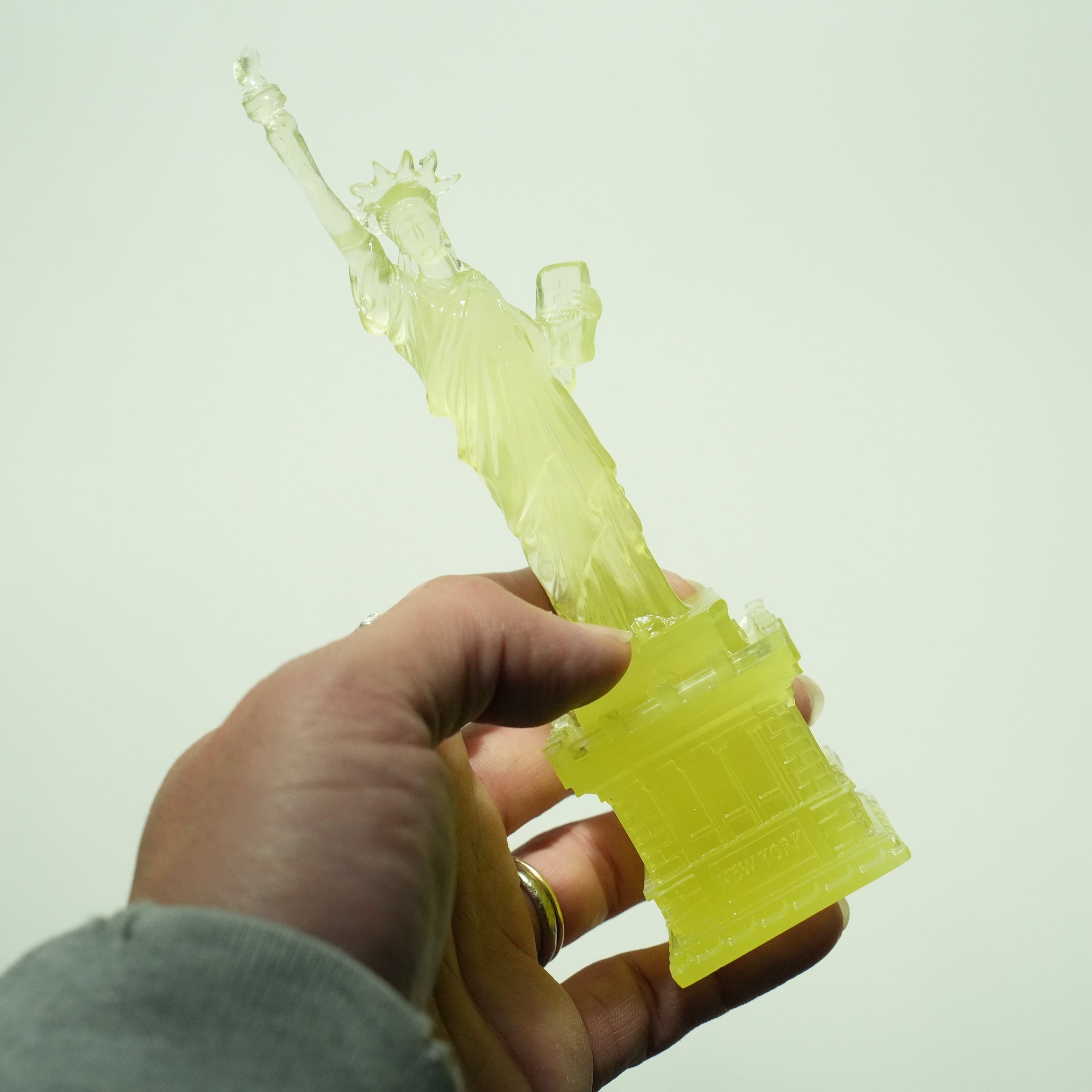STATUE OF LIBERTY / GLOW IN THE DARK