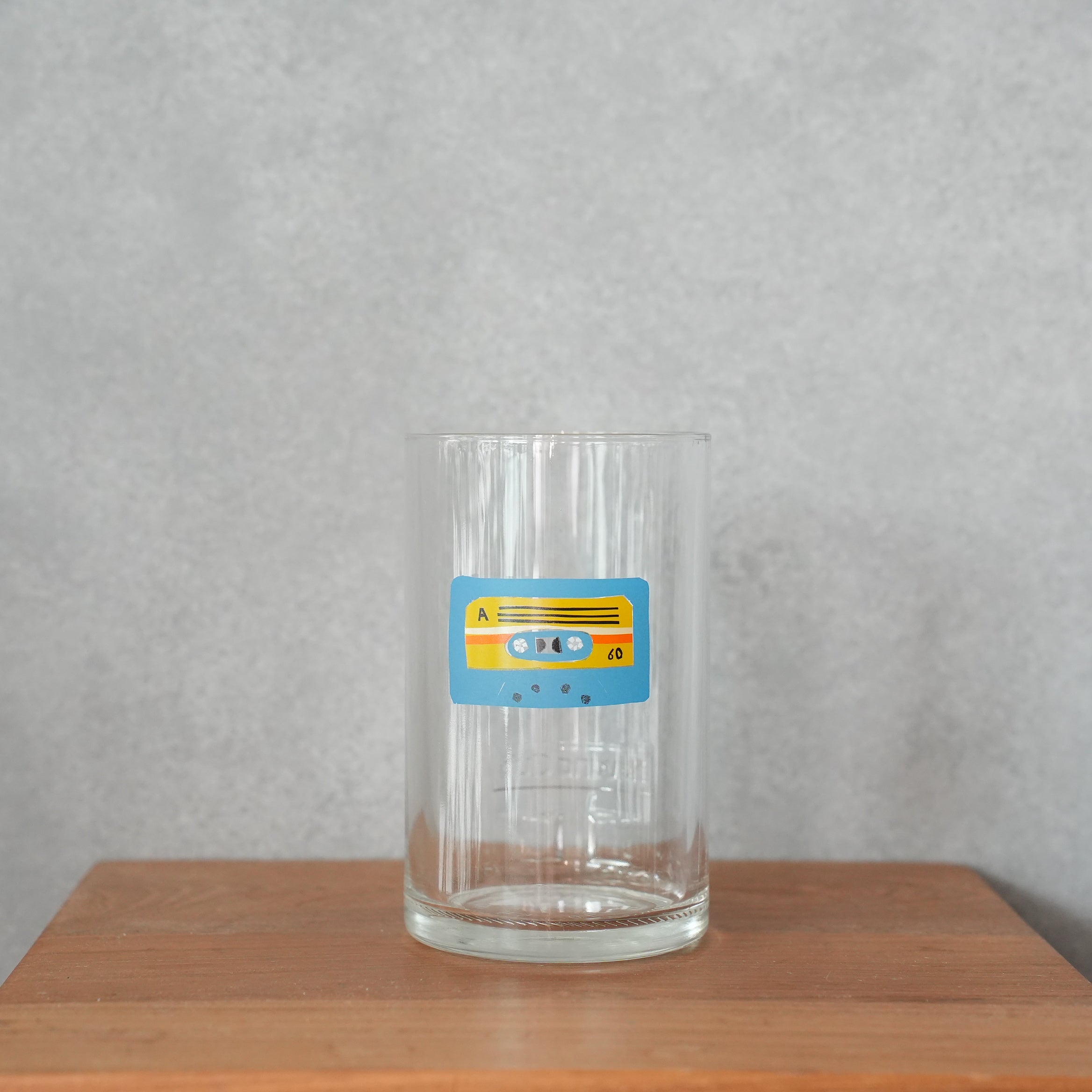 うそみたいなコップ　青いカセットのタンブラー