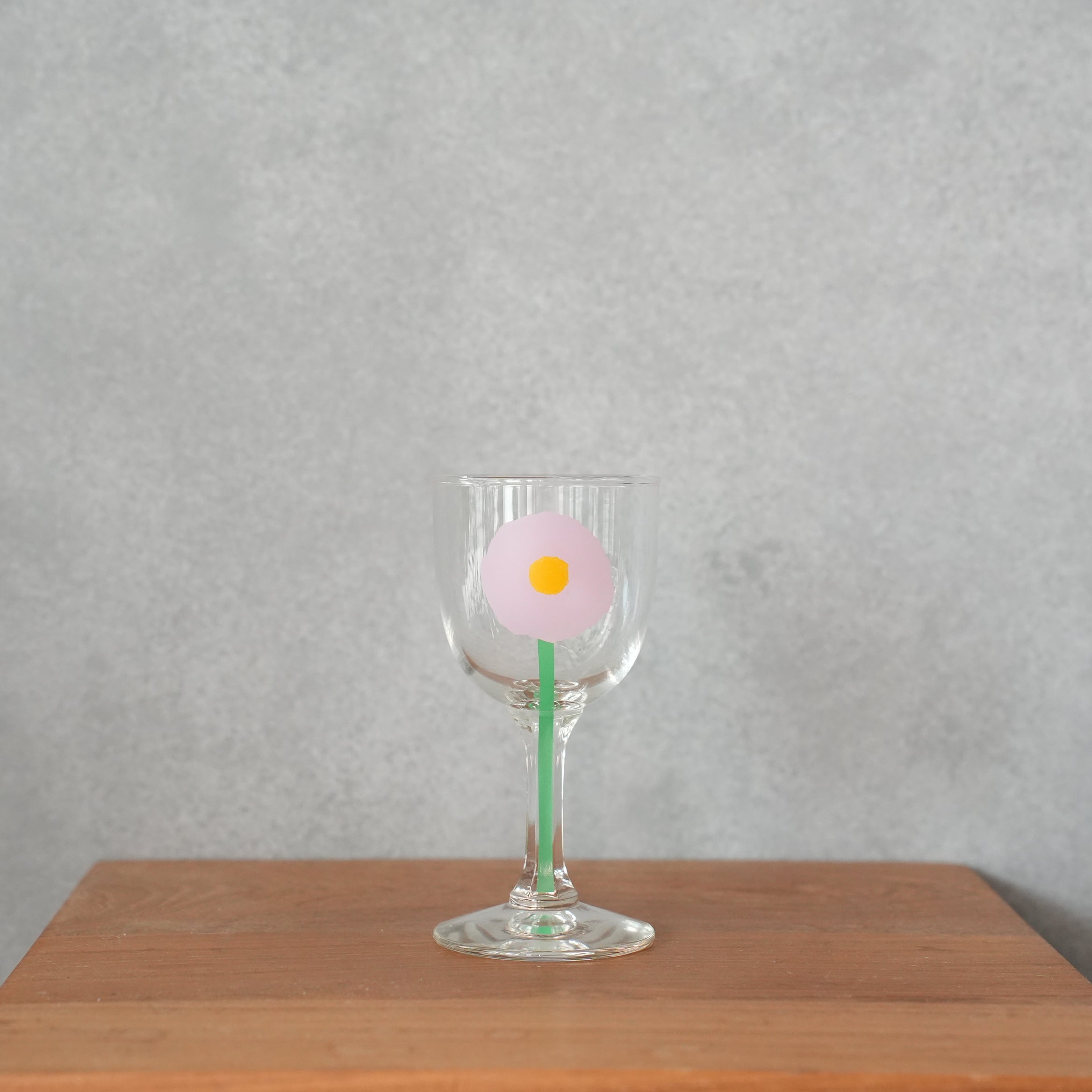 うそみたいなコップ　ガーベラワイングラス　ミニ　うすピンク