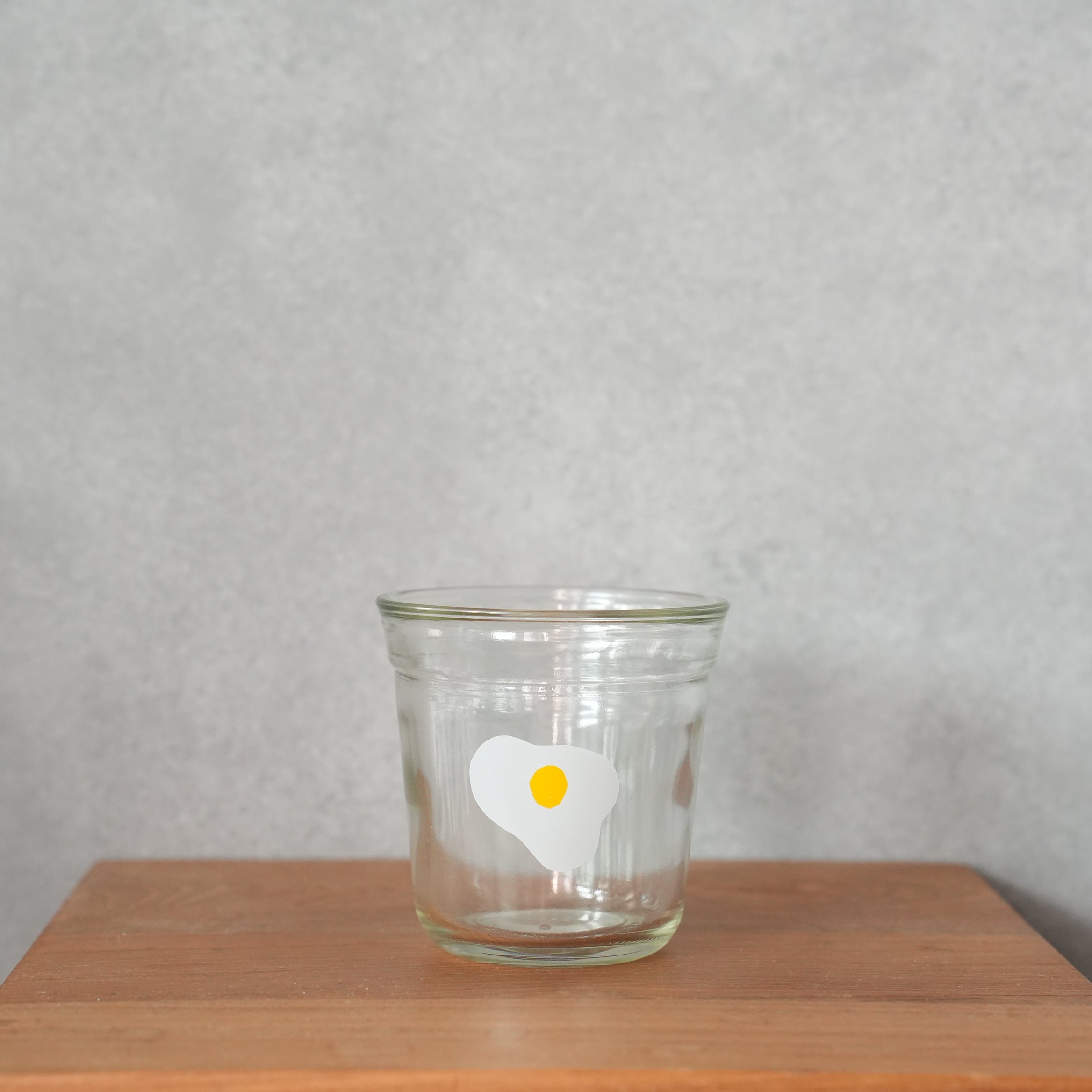 うそみたいなコップ　めだまやきBINKOP