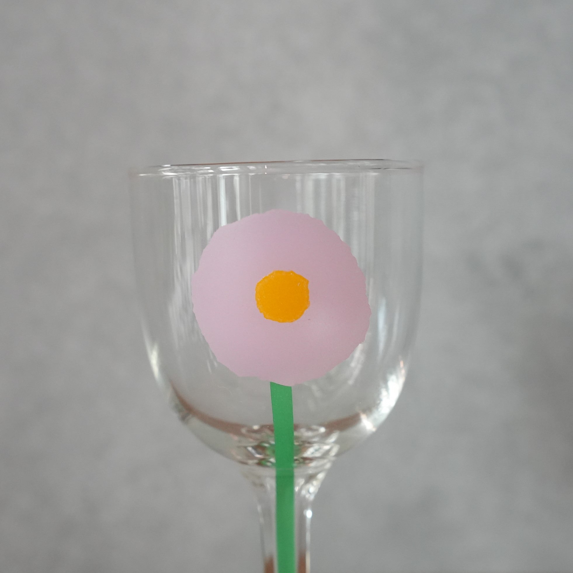 うそみたいなコップ　ガーベラワイングラス　ミニ　うすピンク