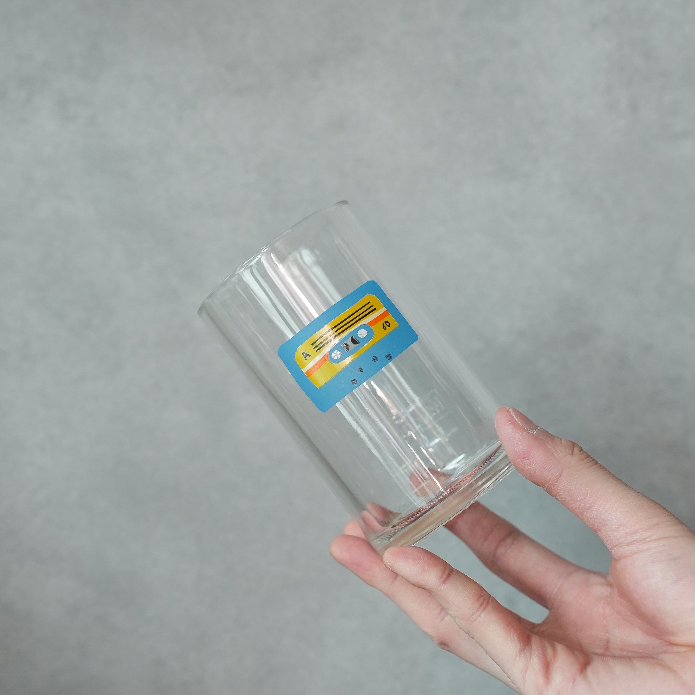 うそみたいなコップ　青いカセットのタンブラー