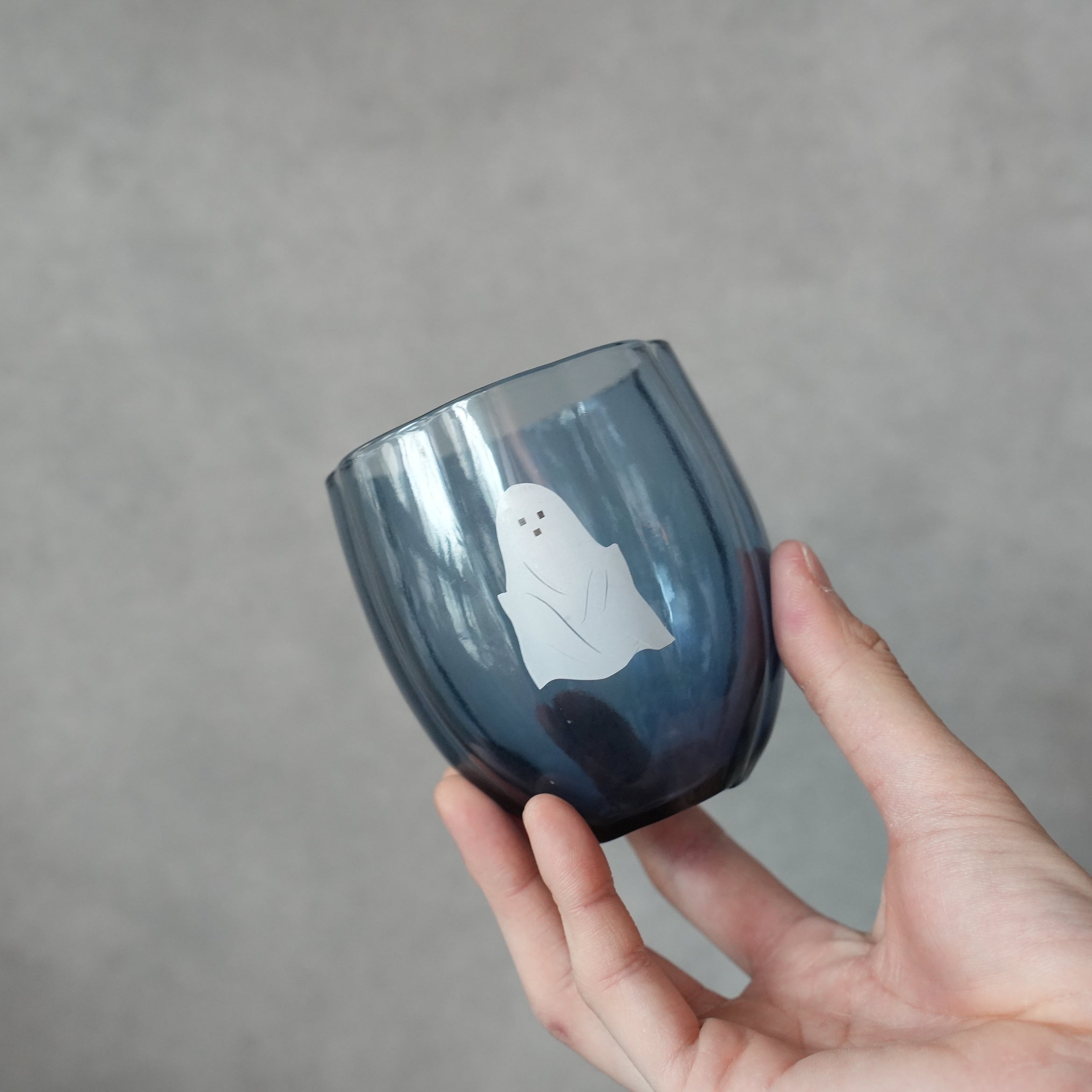 うそみたいなコップ　おばけ