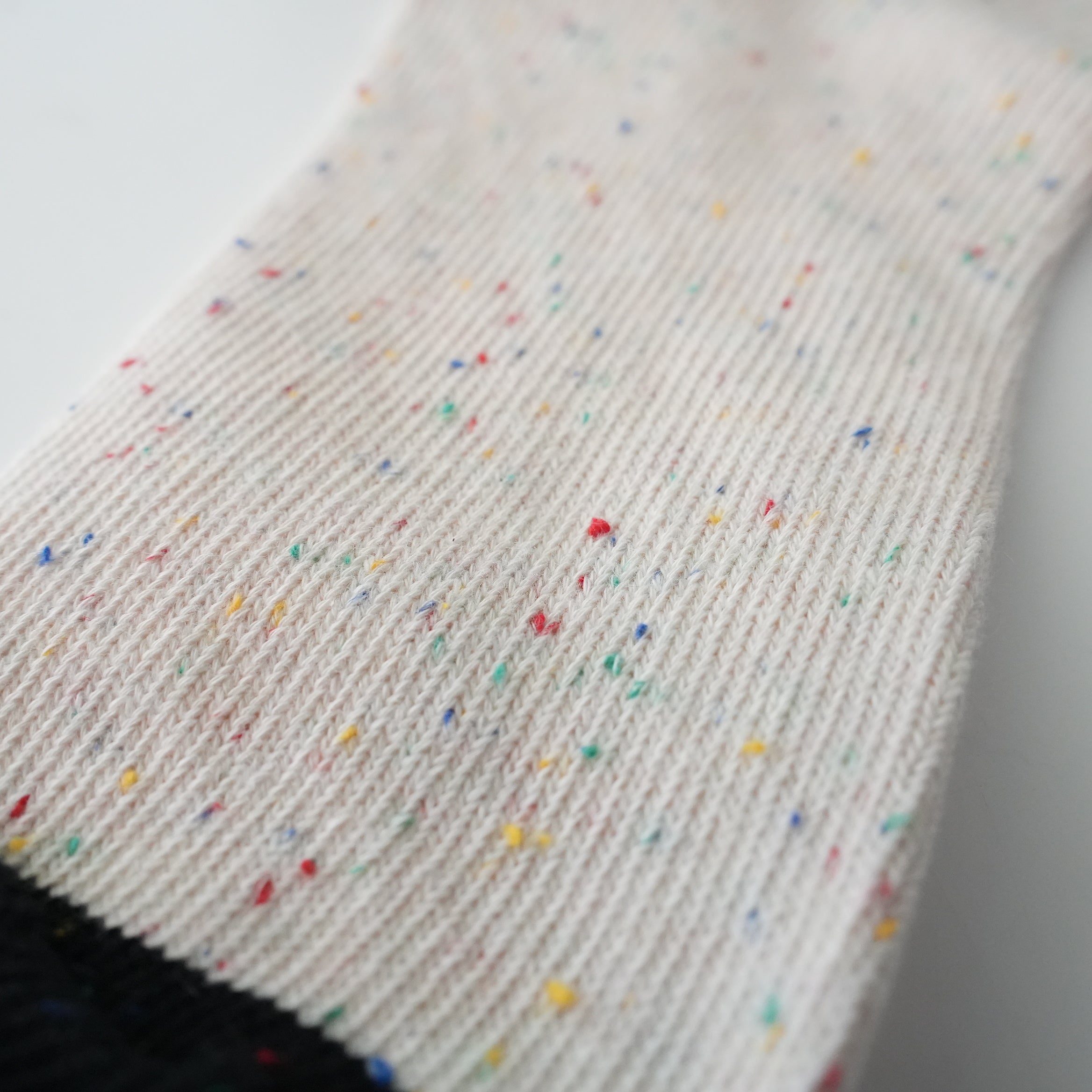 HAyU 刺繍ソックス