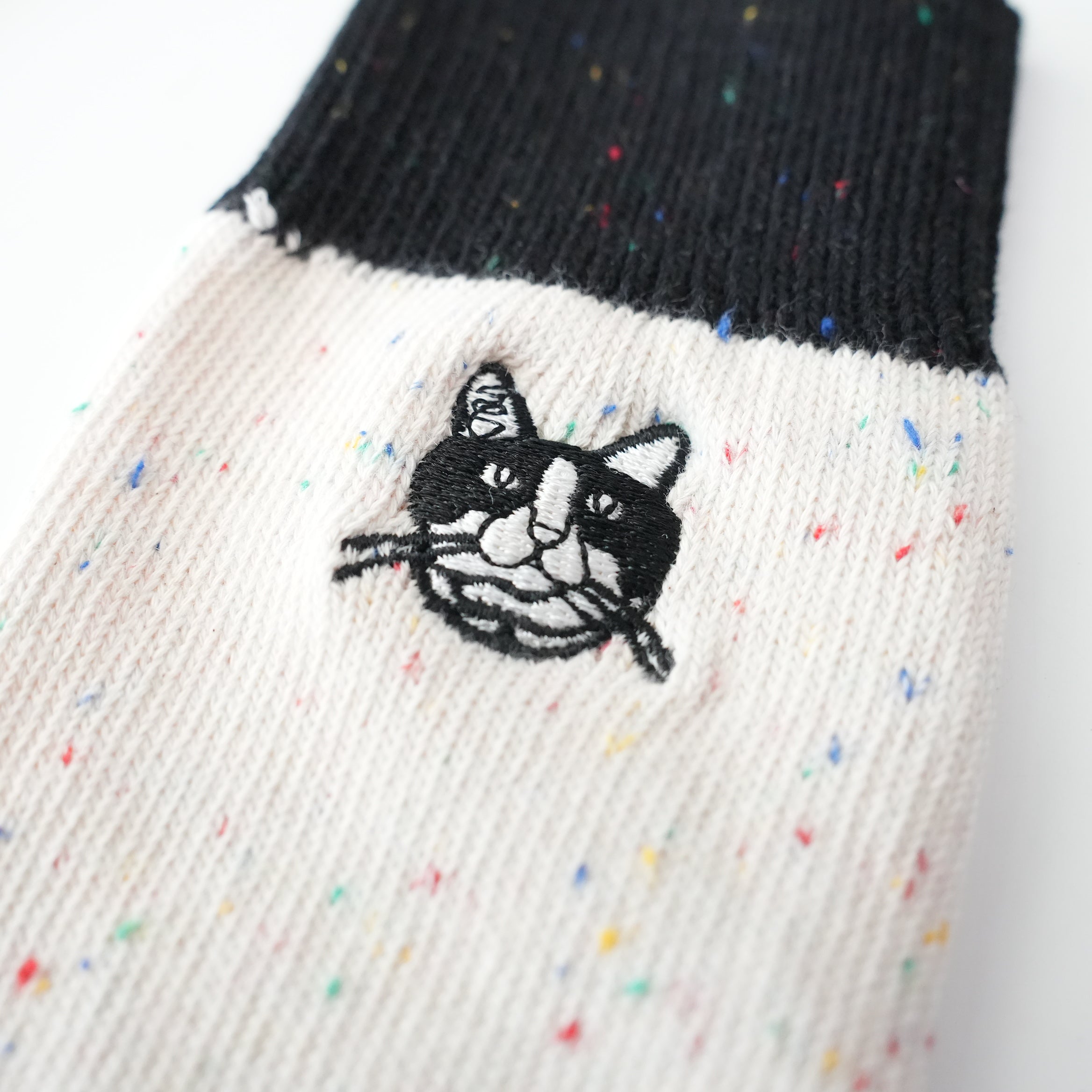 HAyU 刺繍ソックス