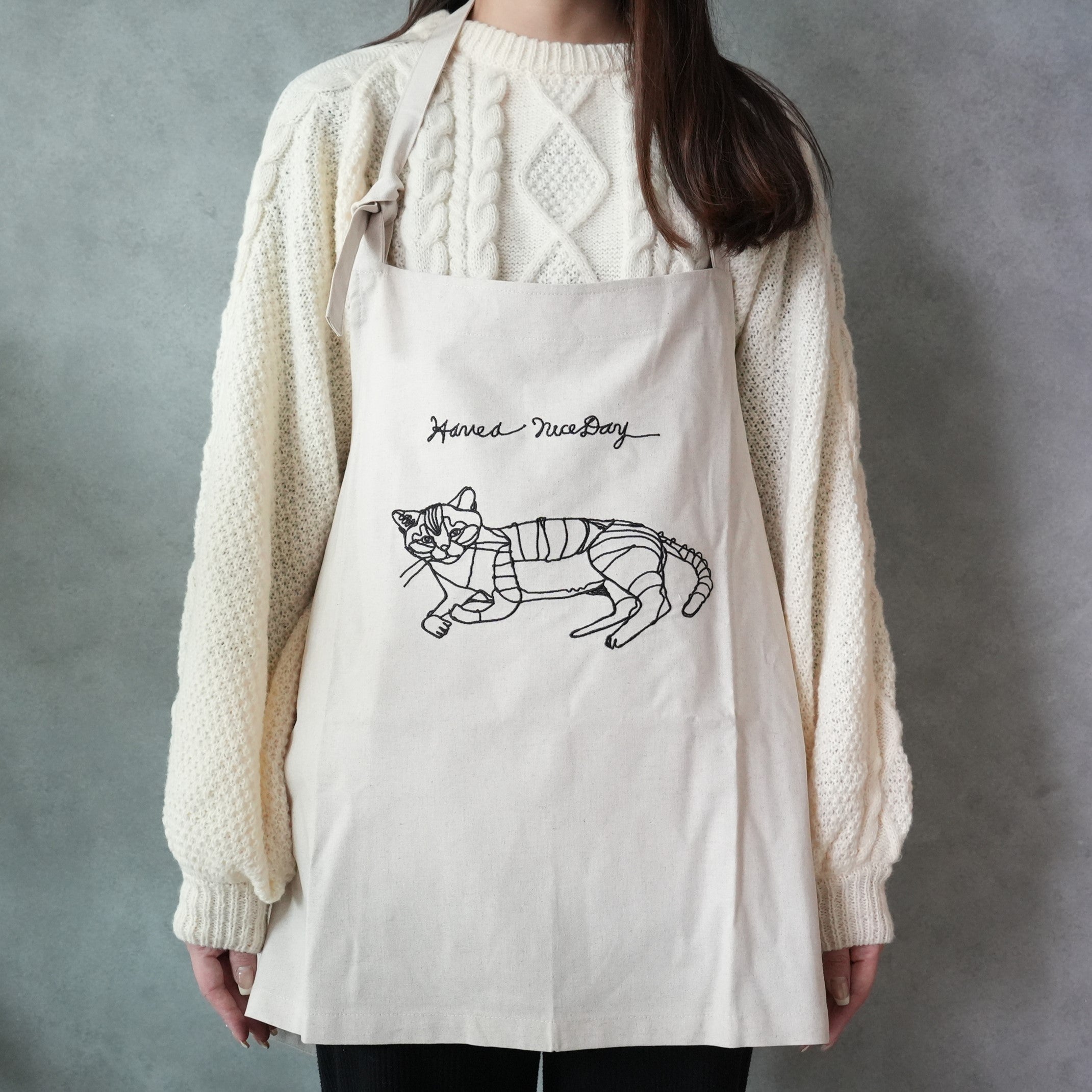 HAyU 刺繍ショートエプロン